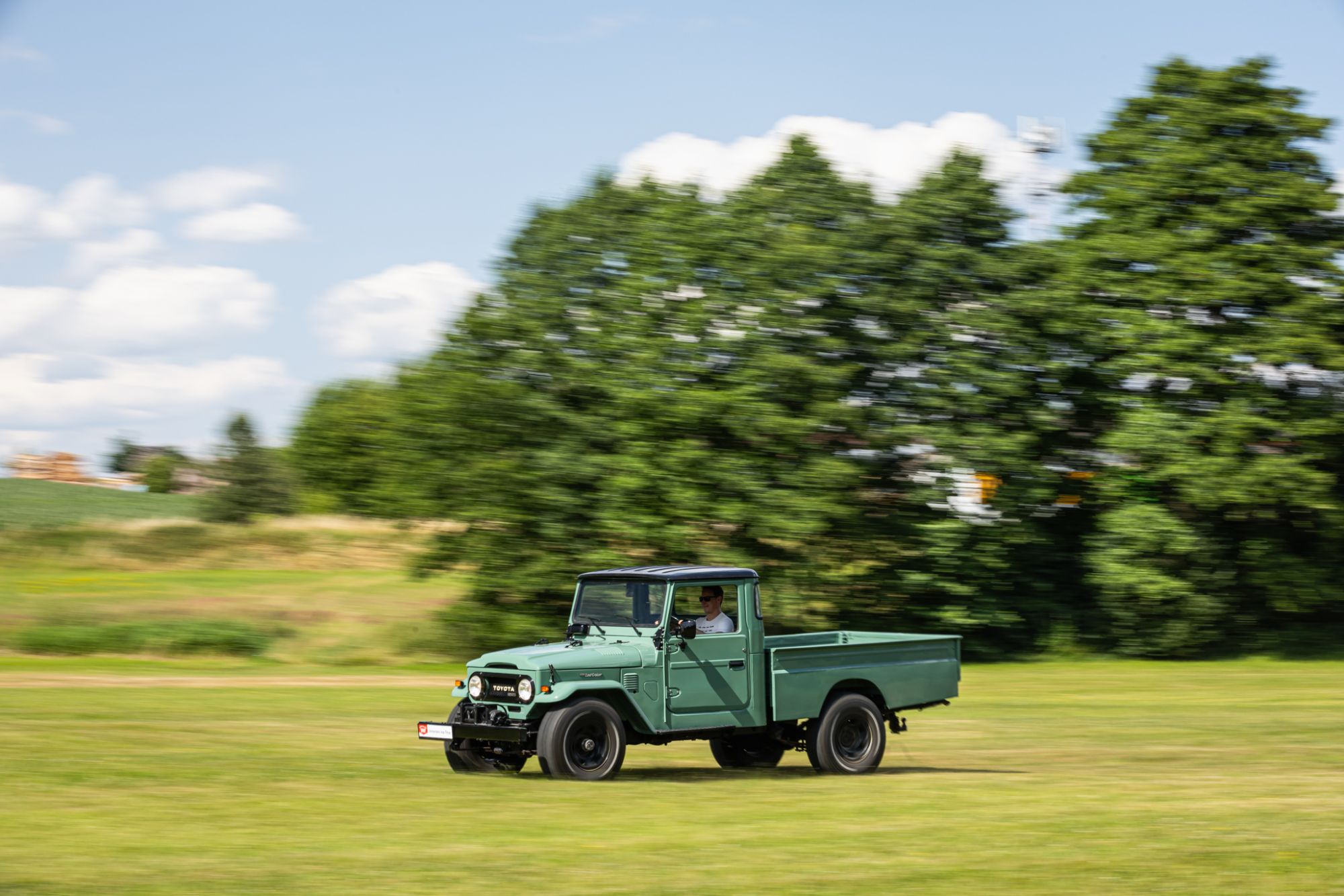 low Toyota LandCruiser pickup_57.JPG