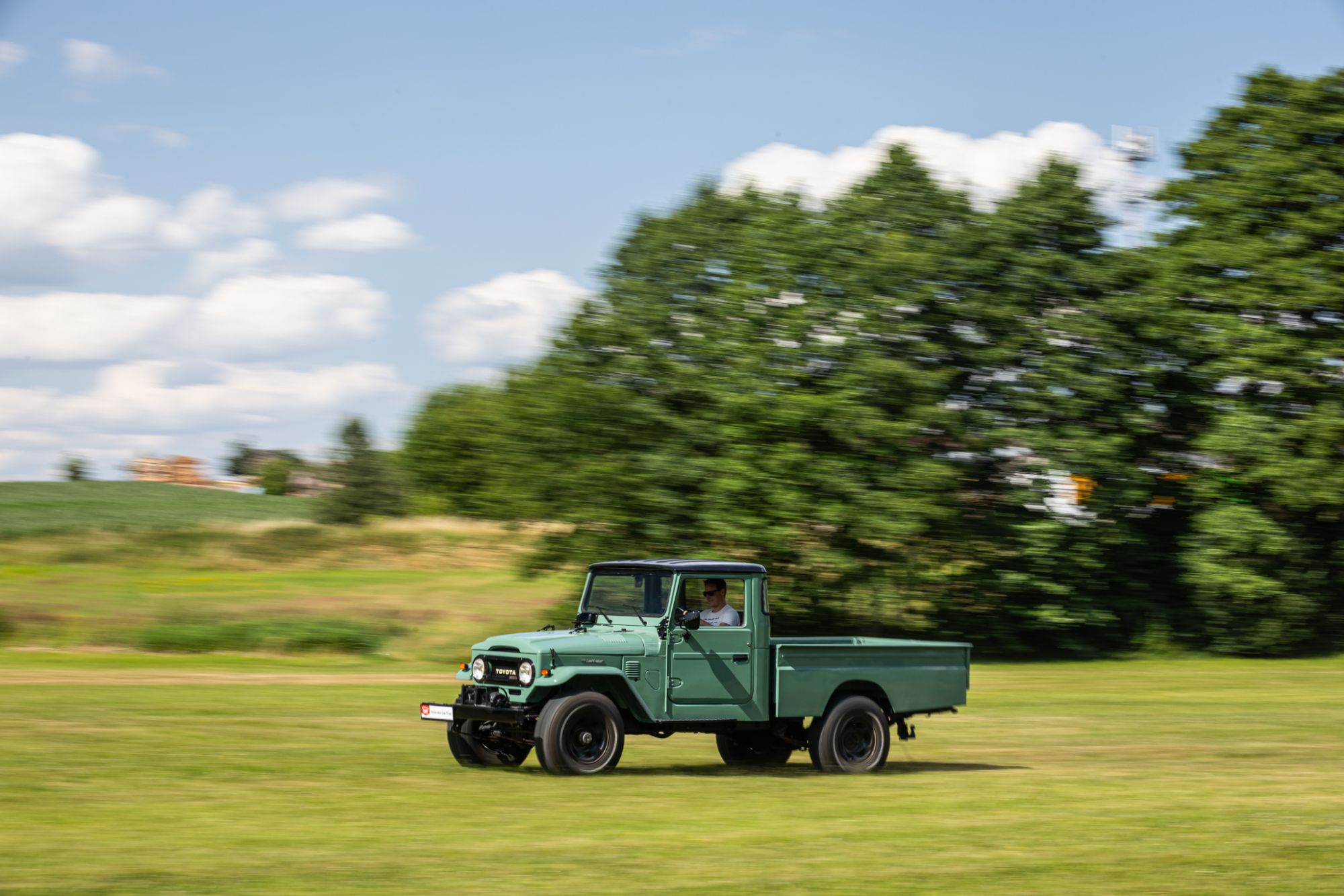 low Toyota LandCruiser pickup_58.JPG