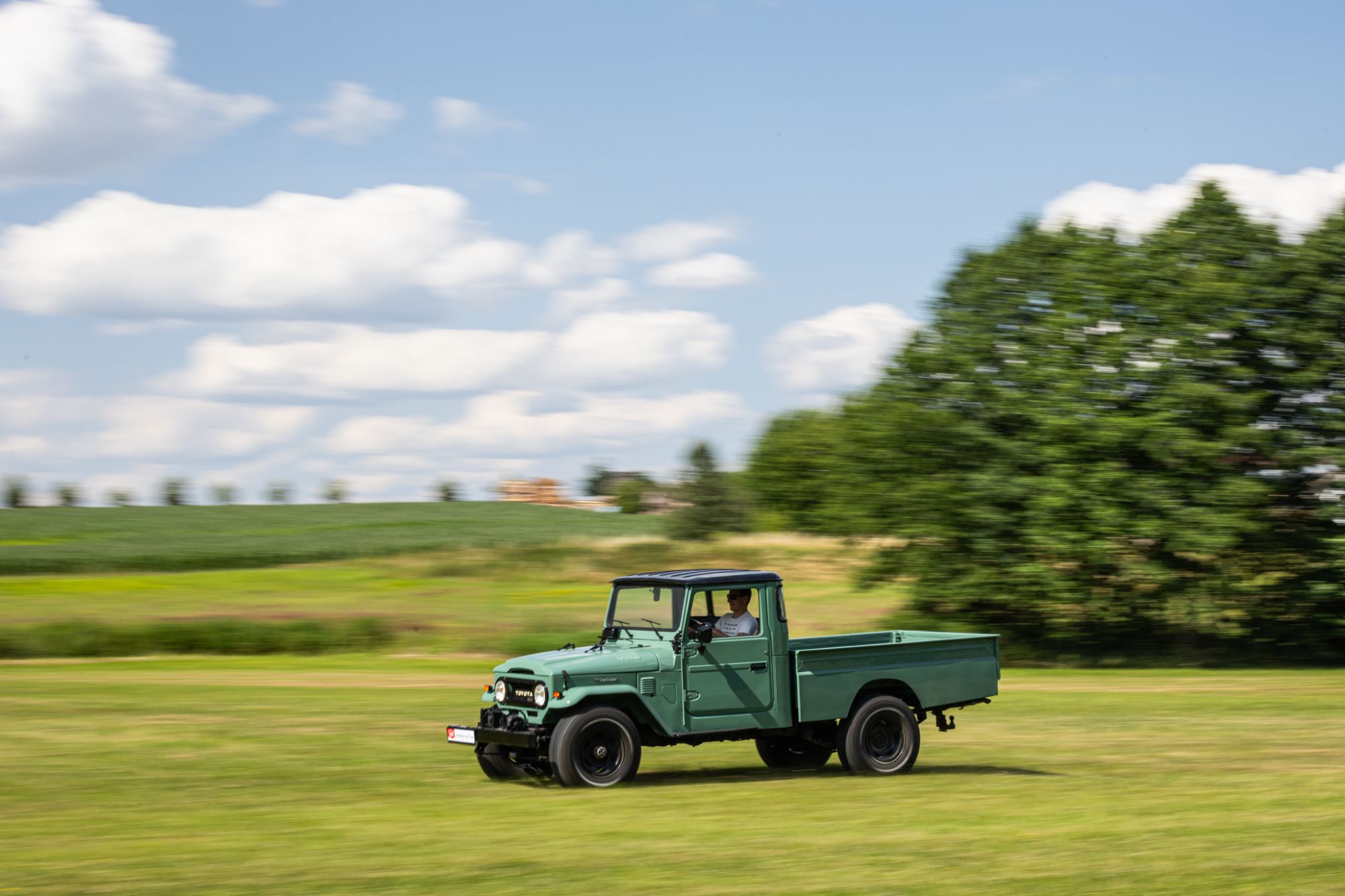 low Toyota LandCruiser pickup_59.JPG