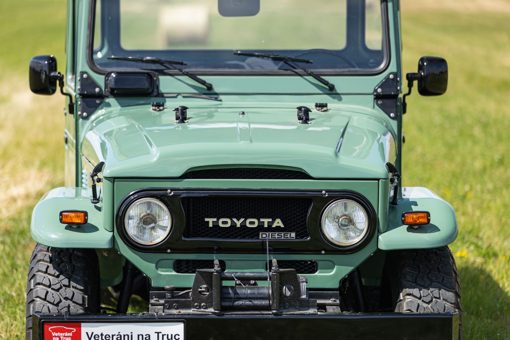 low Toyota LandCruiser pickup_7.JPG