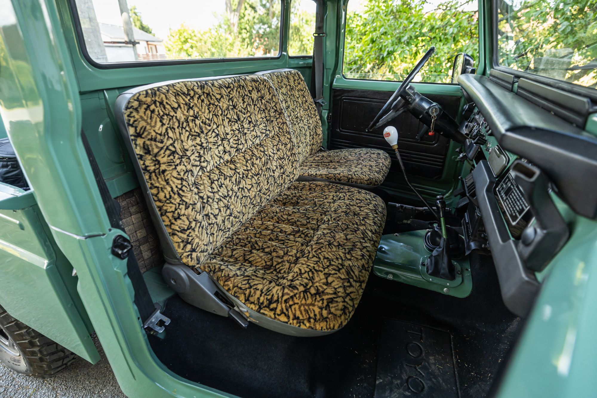 low Toyota LandCruiser pickup_70.JPG