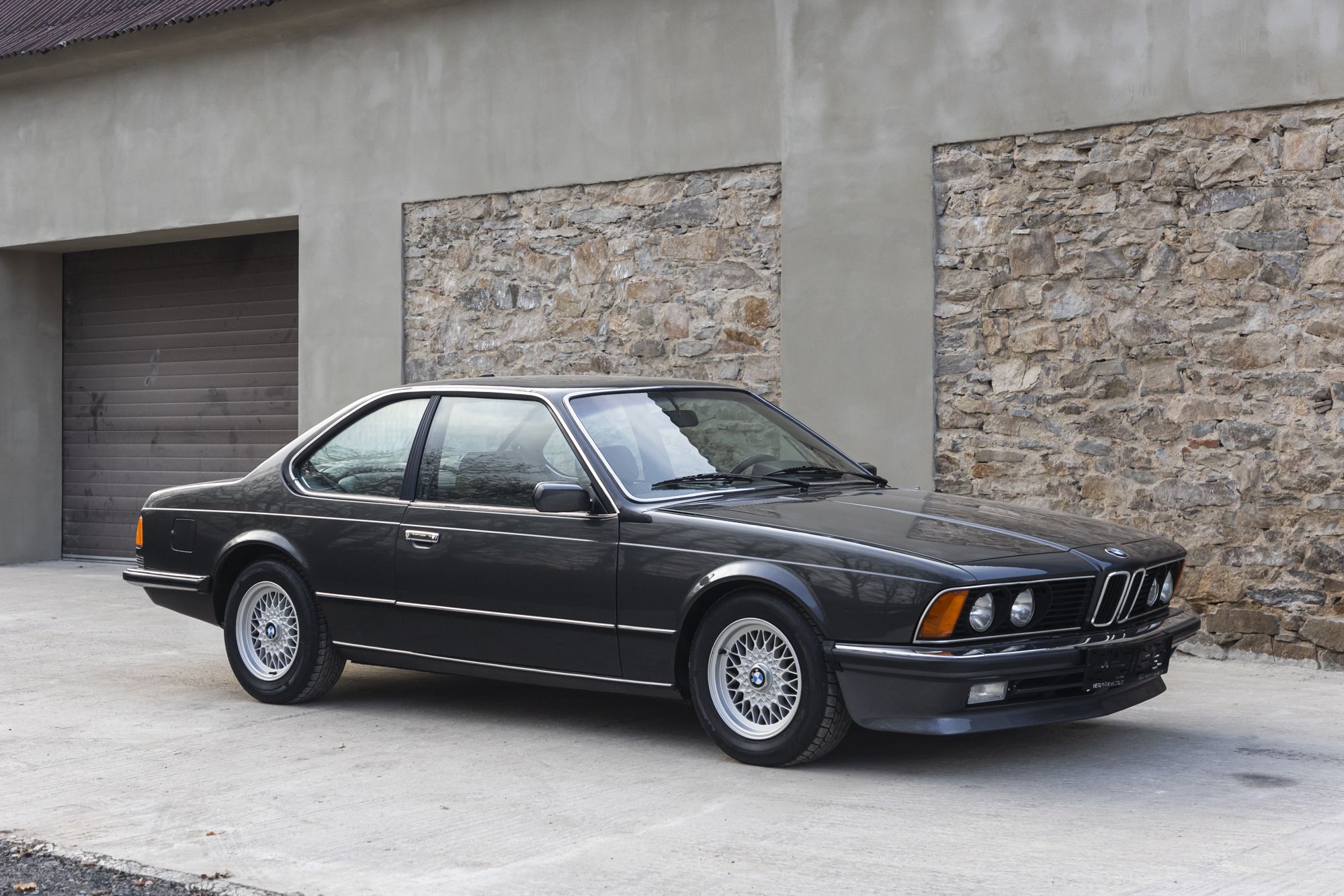 male BMW 635CSi_55