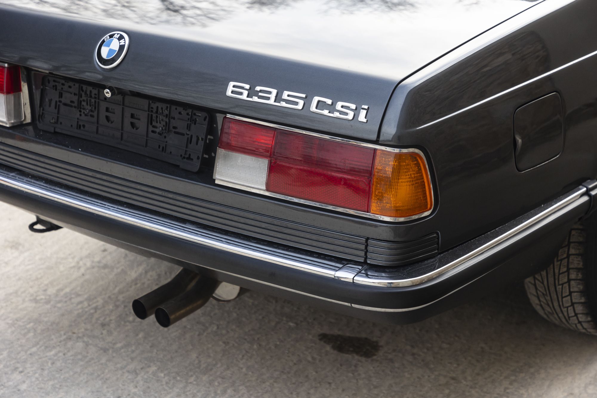 male BMW 635CSi_6