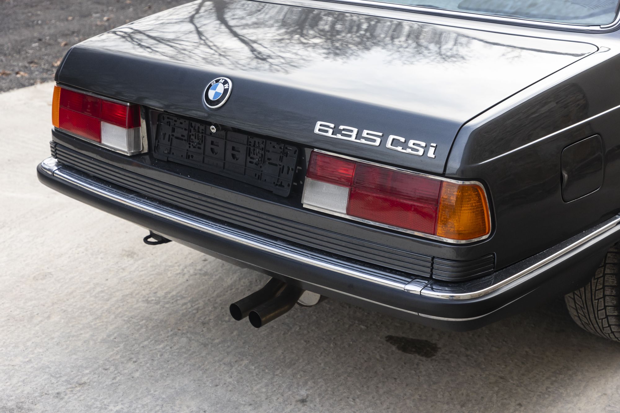 male BMW 635CSi_7