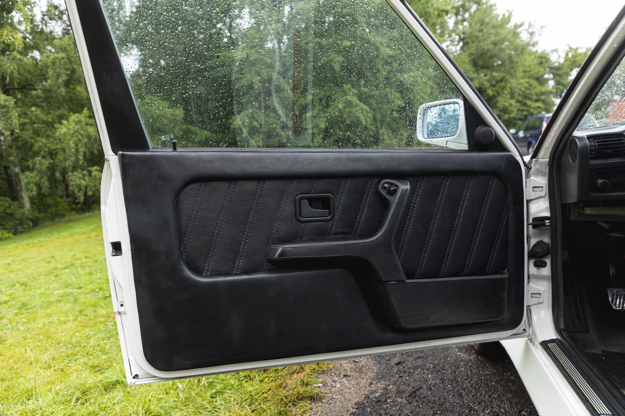 Male_BMW M3 e30 Auctomobile_29