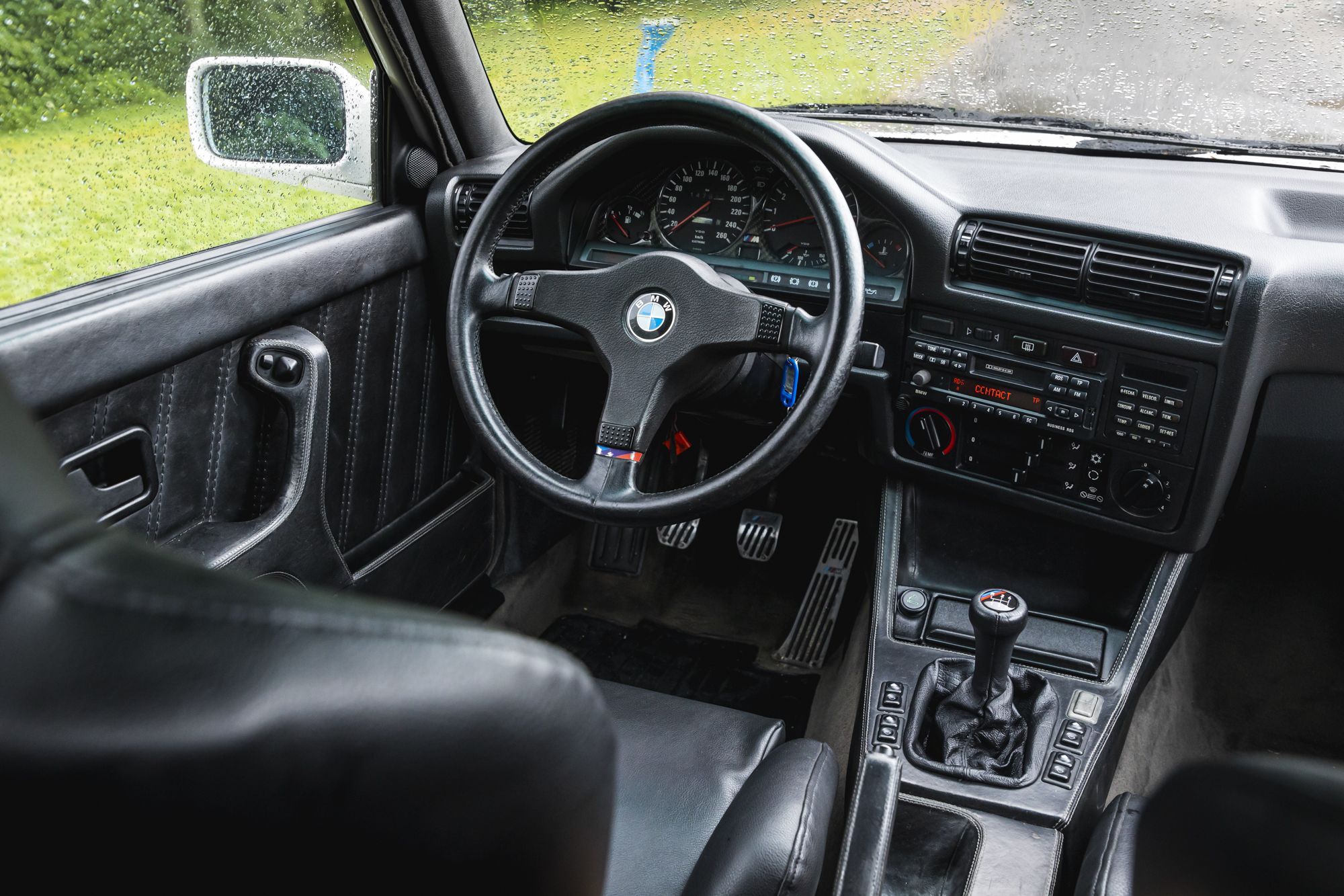 male-bmw-m3-e30-auctomobile-49.jpg