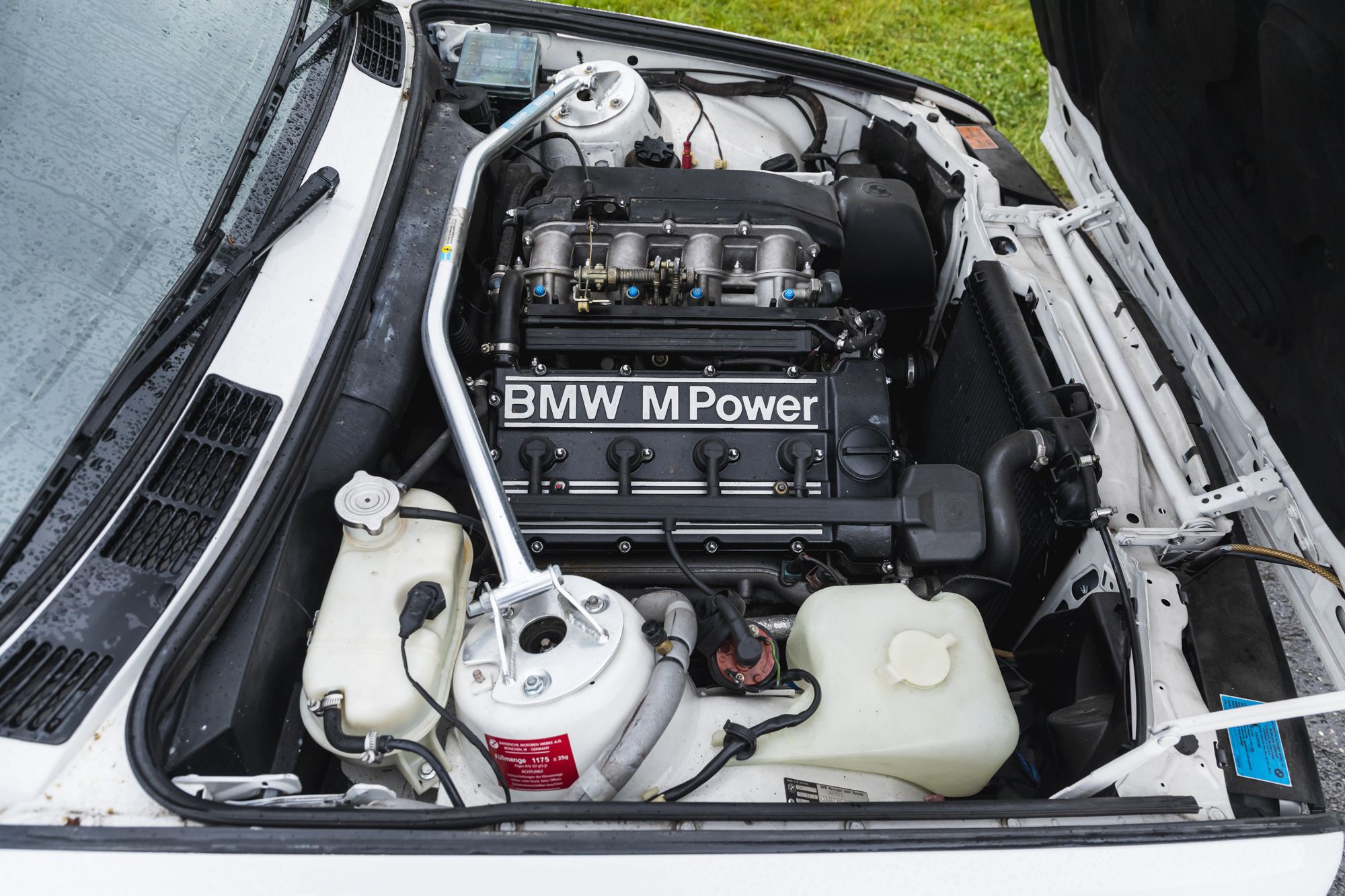 Male_BMW M3 e30 Auctomobile_58