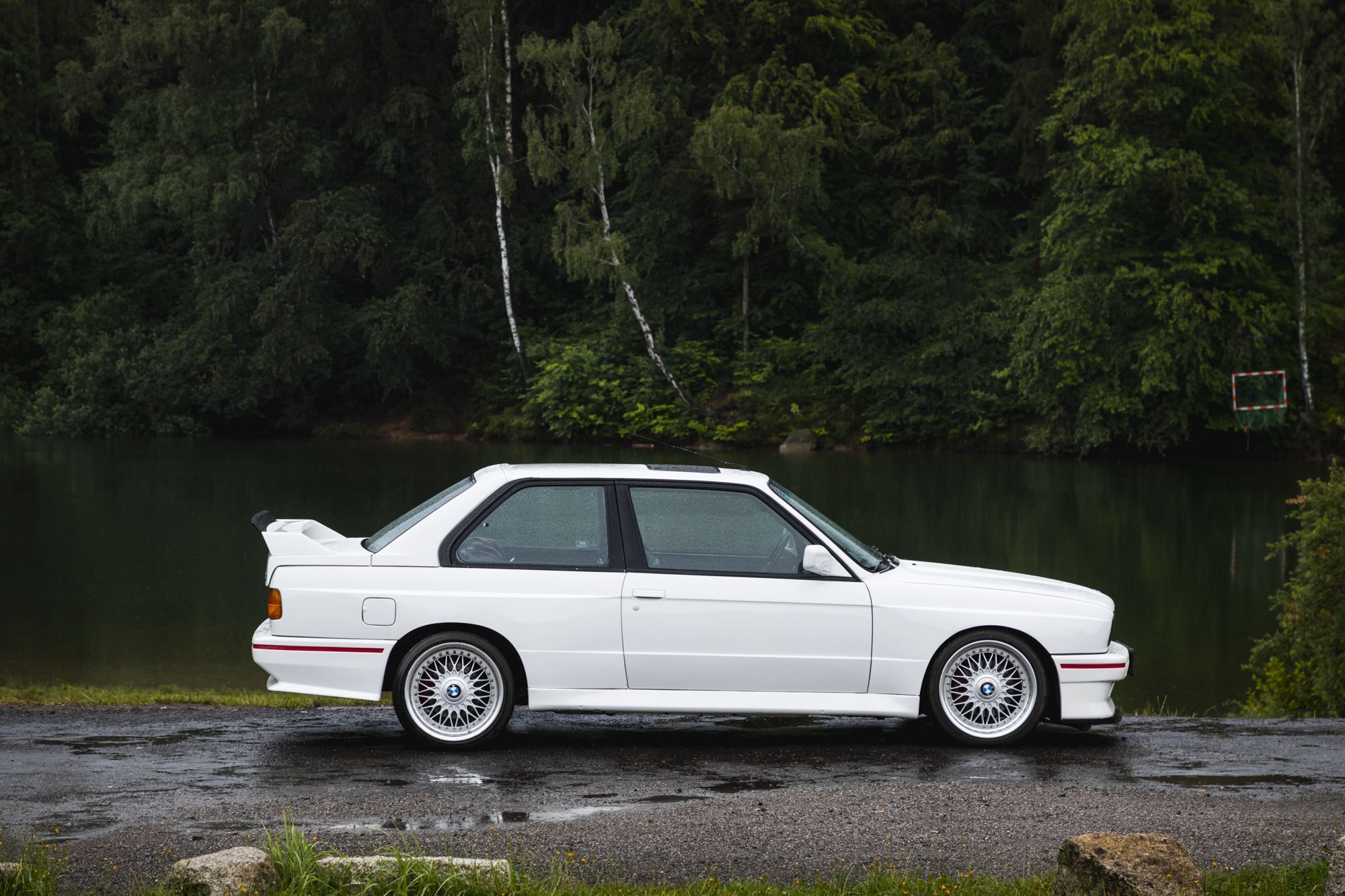 male-bmw-m3-e30-auctomobile-6.jpg