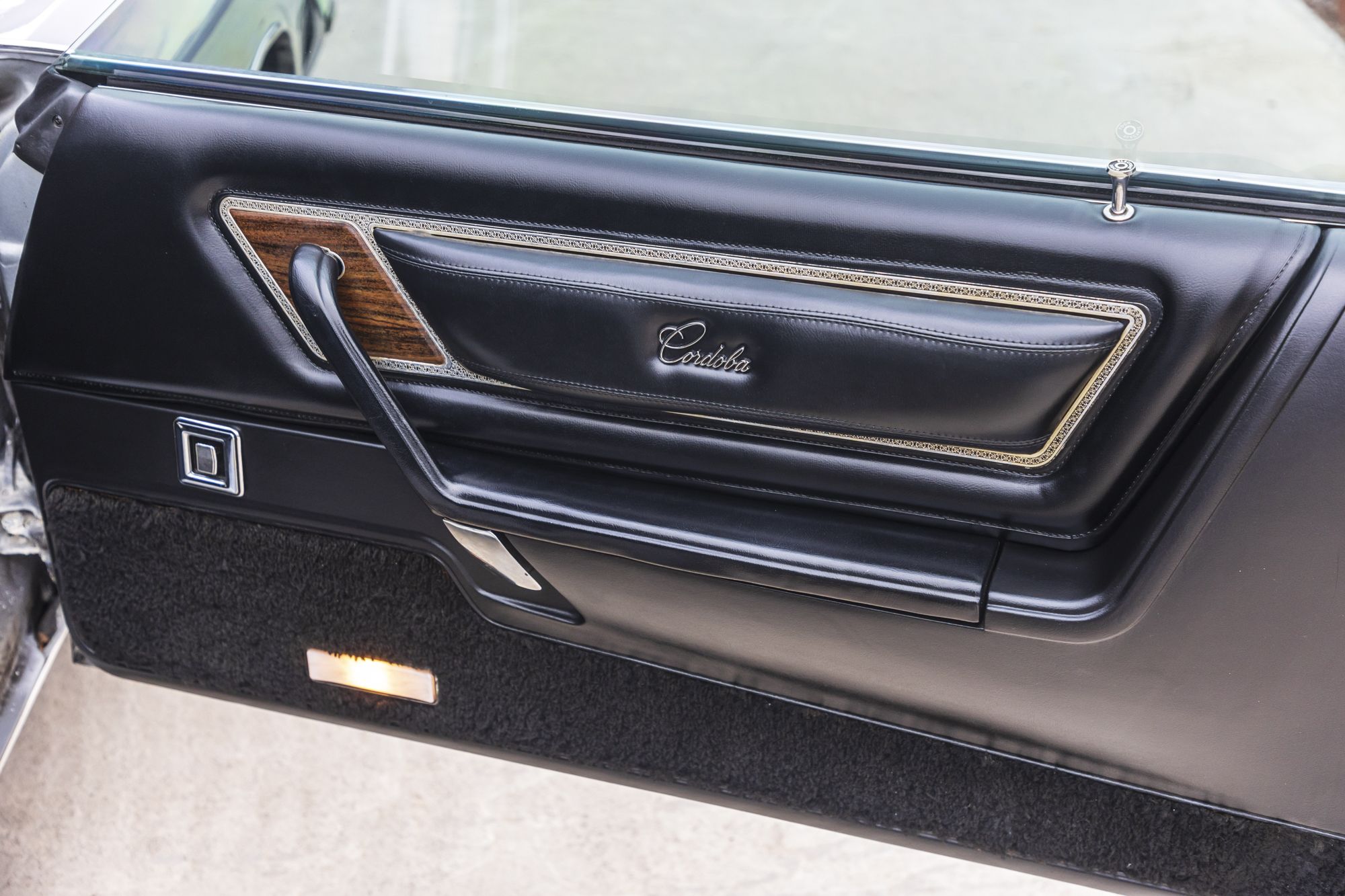 male Chrysler Cordoba_13