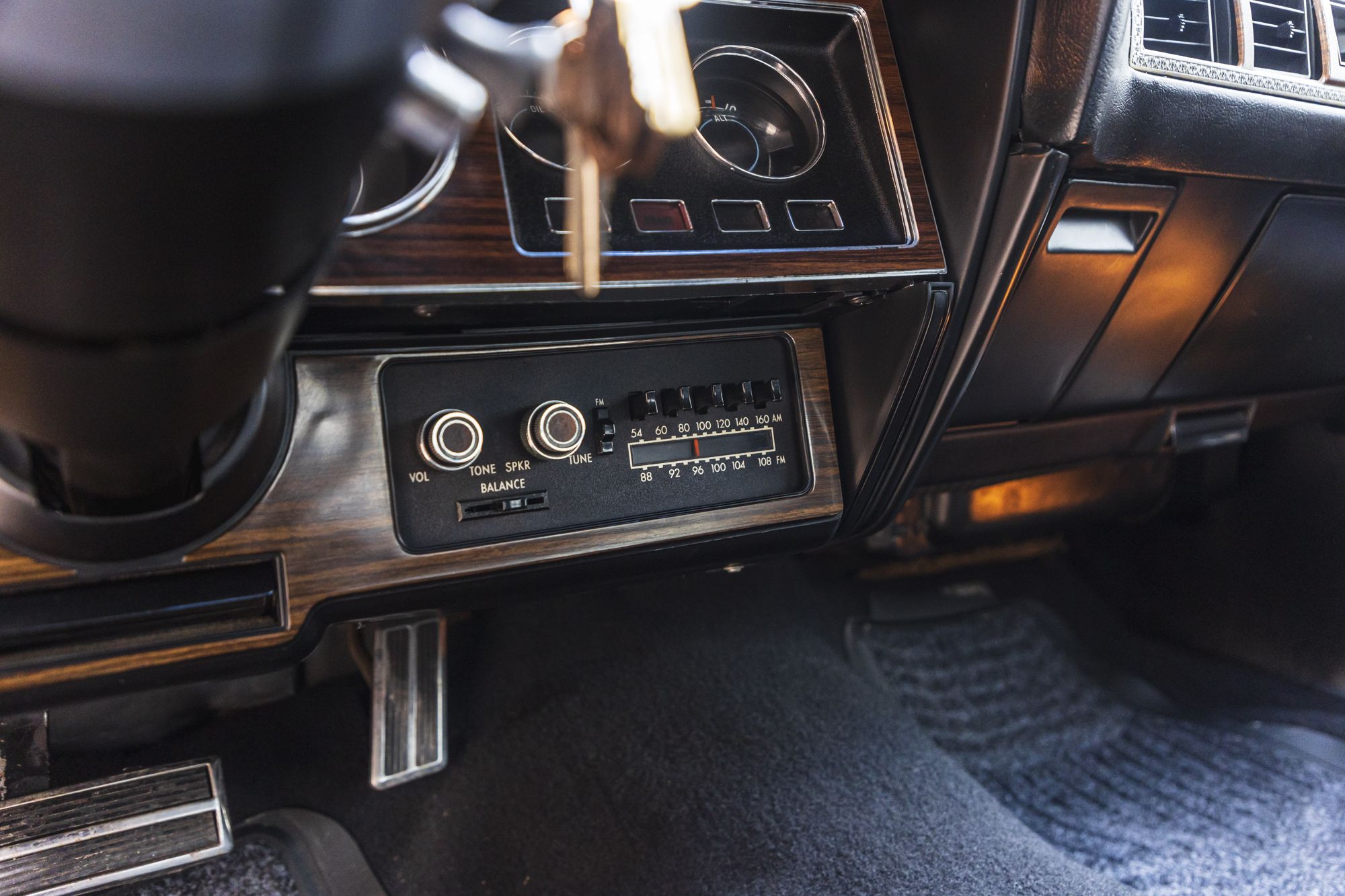 male Chrysler Cordoba_21