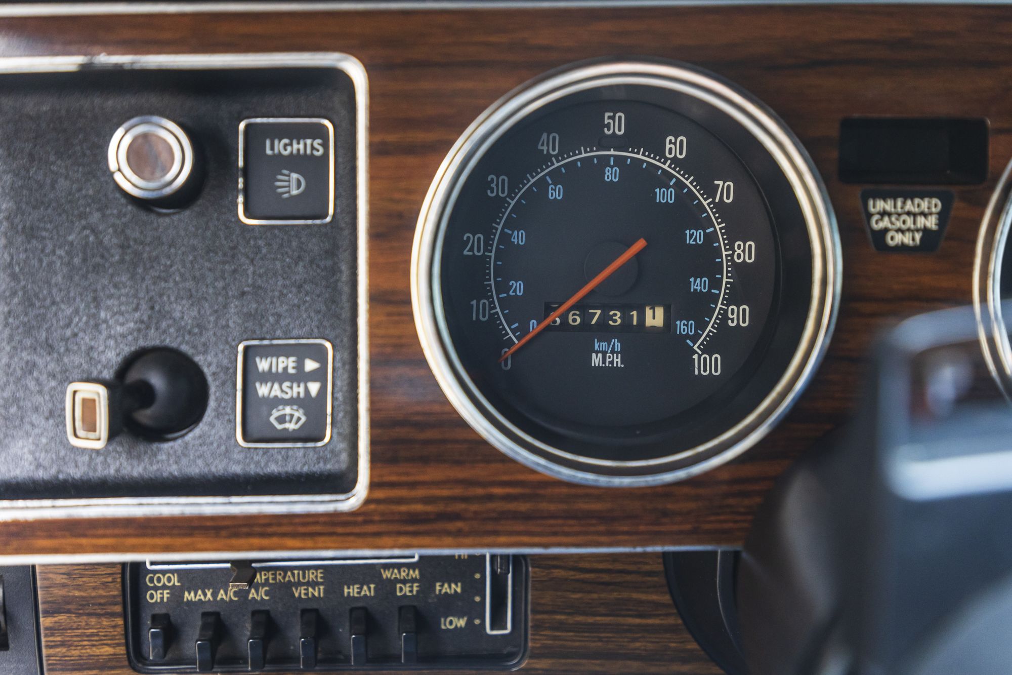 male Chrysler Cordoba_25