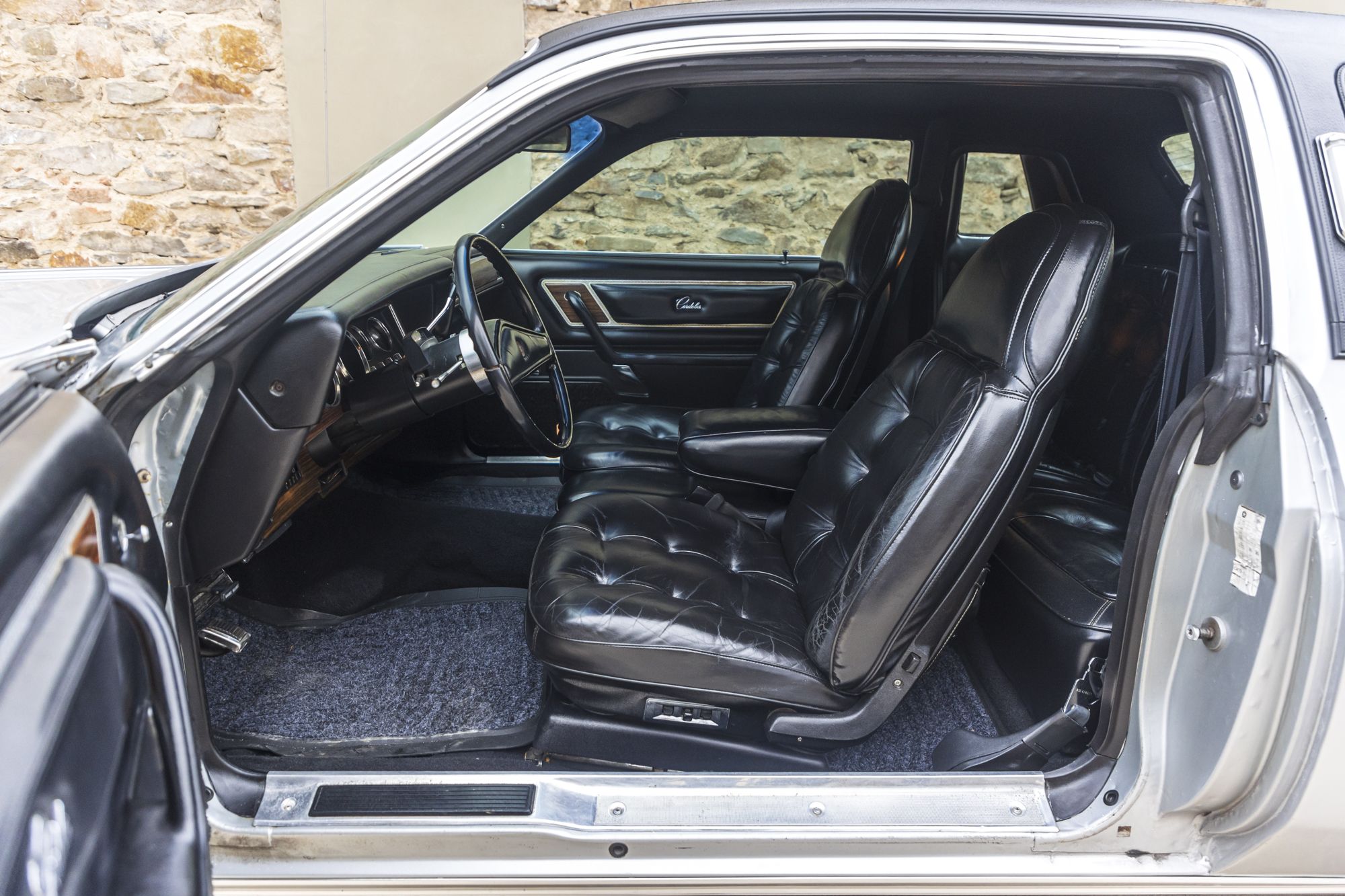 male Chrysler Cordoba_32