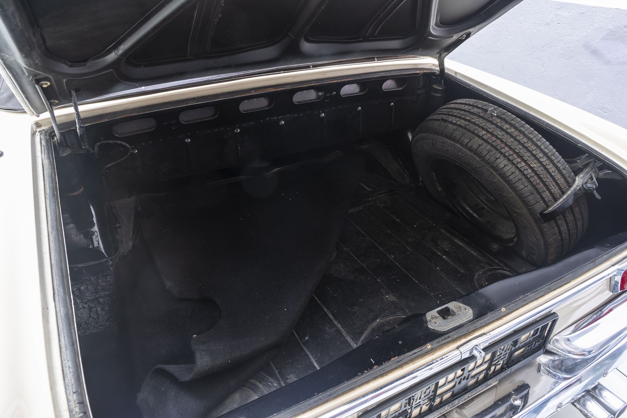 malé MB 250SE_10.JPG