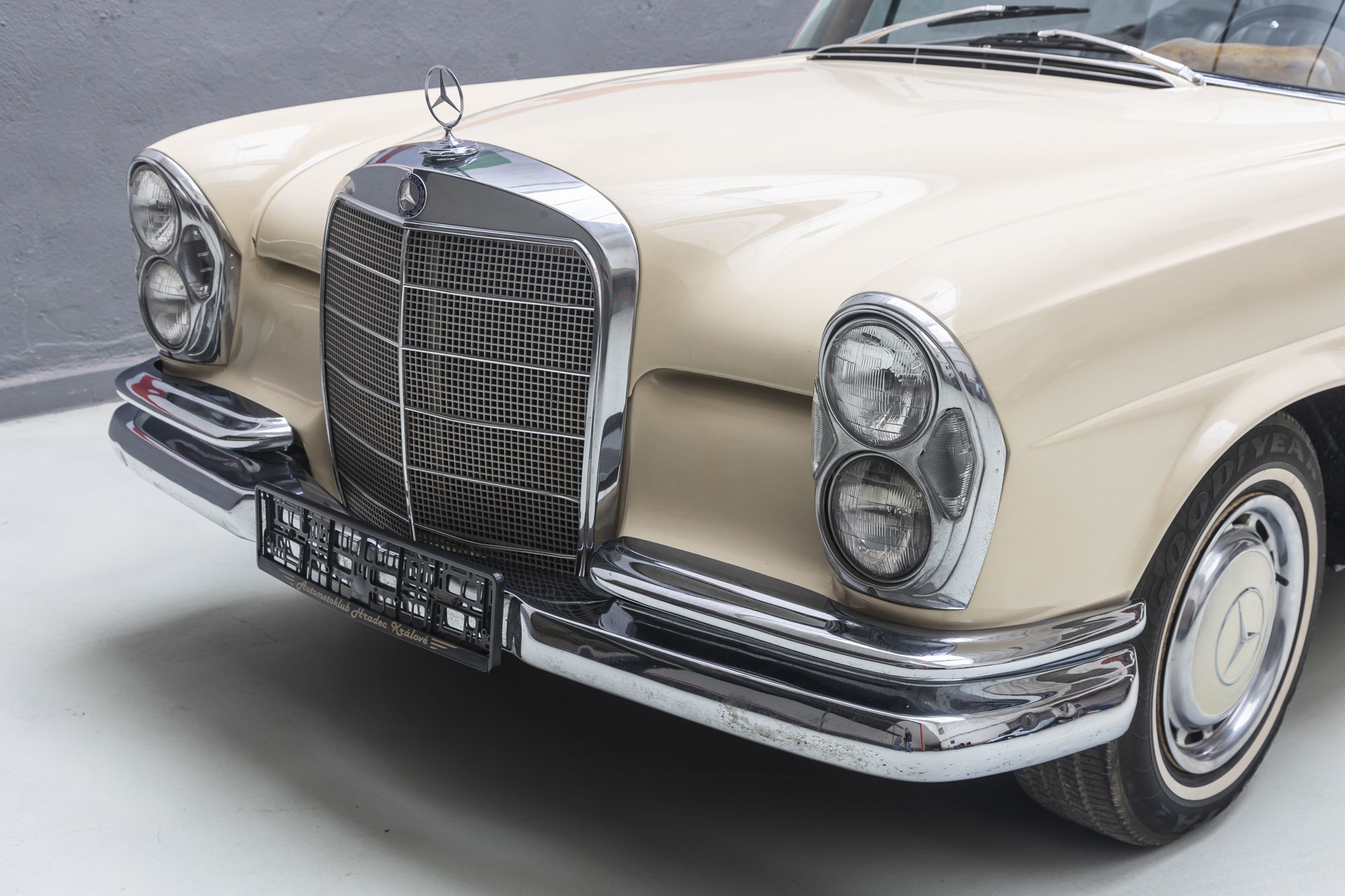 malé MB 250SE_22.JPG