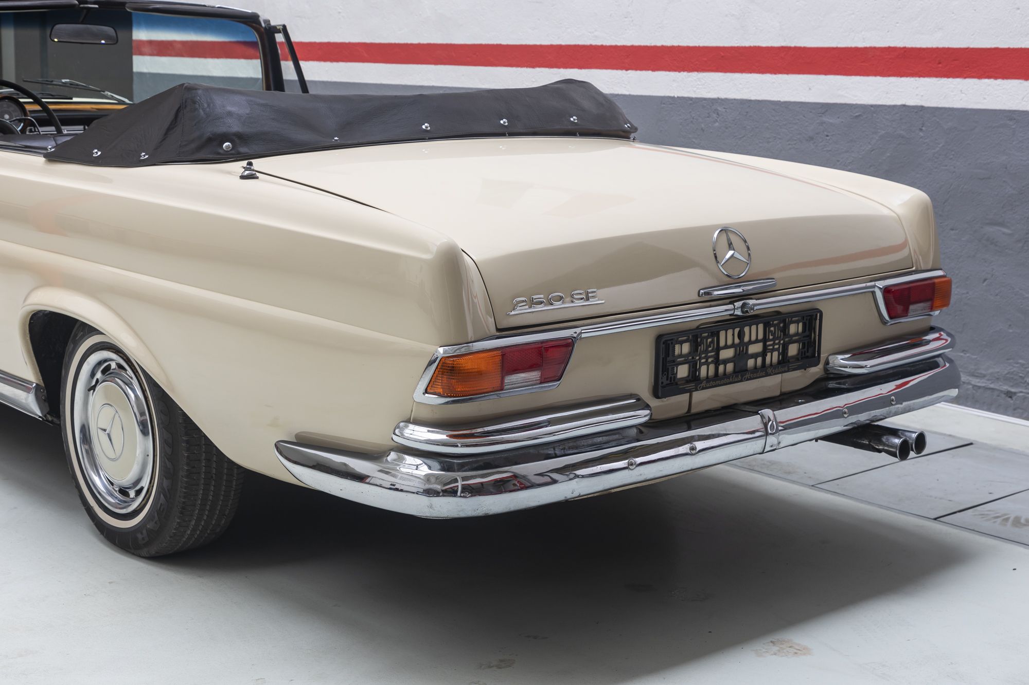 malé MB 250SE_25.JPG