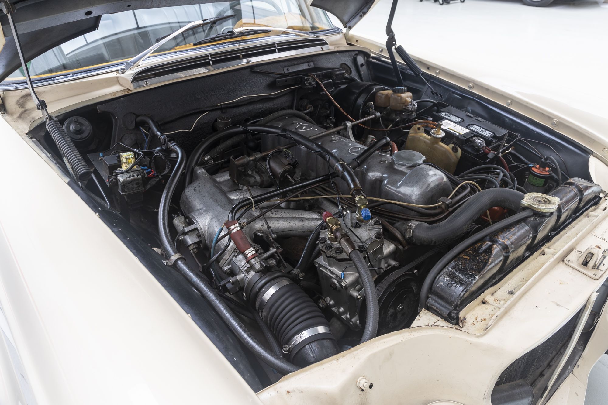 malé MB 250SE_6.JPG