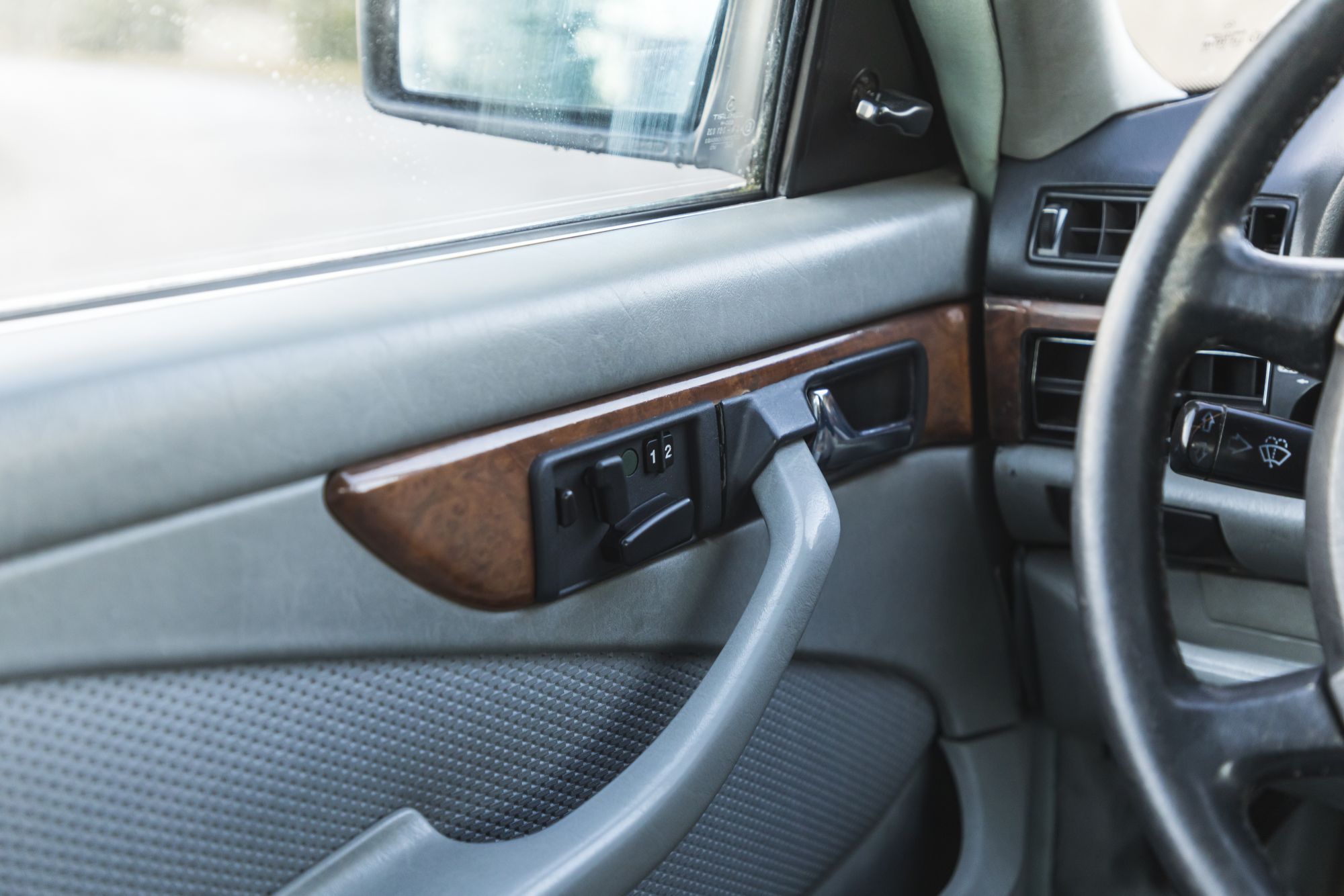 MB 560SEC Auctomobile_11