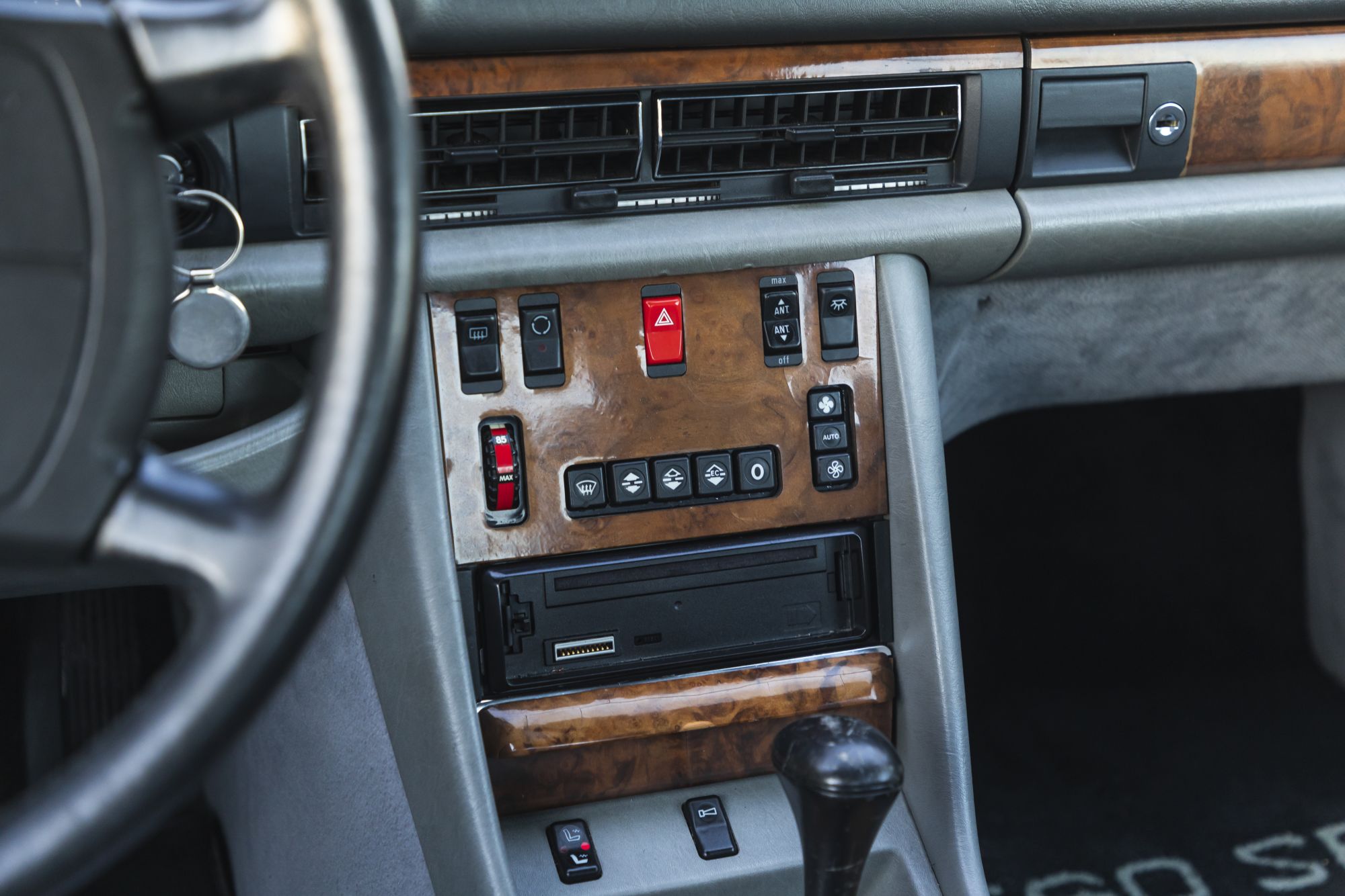 MB 560SEC Auctomobile_14