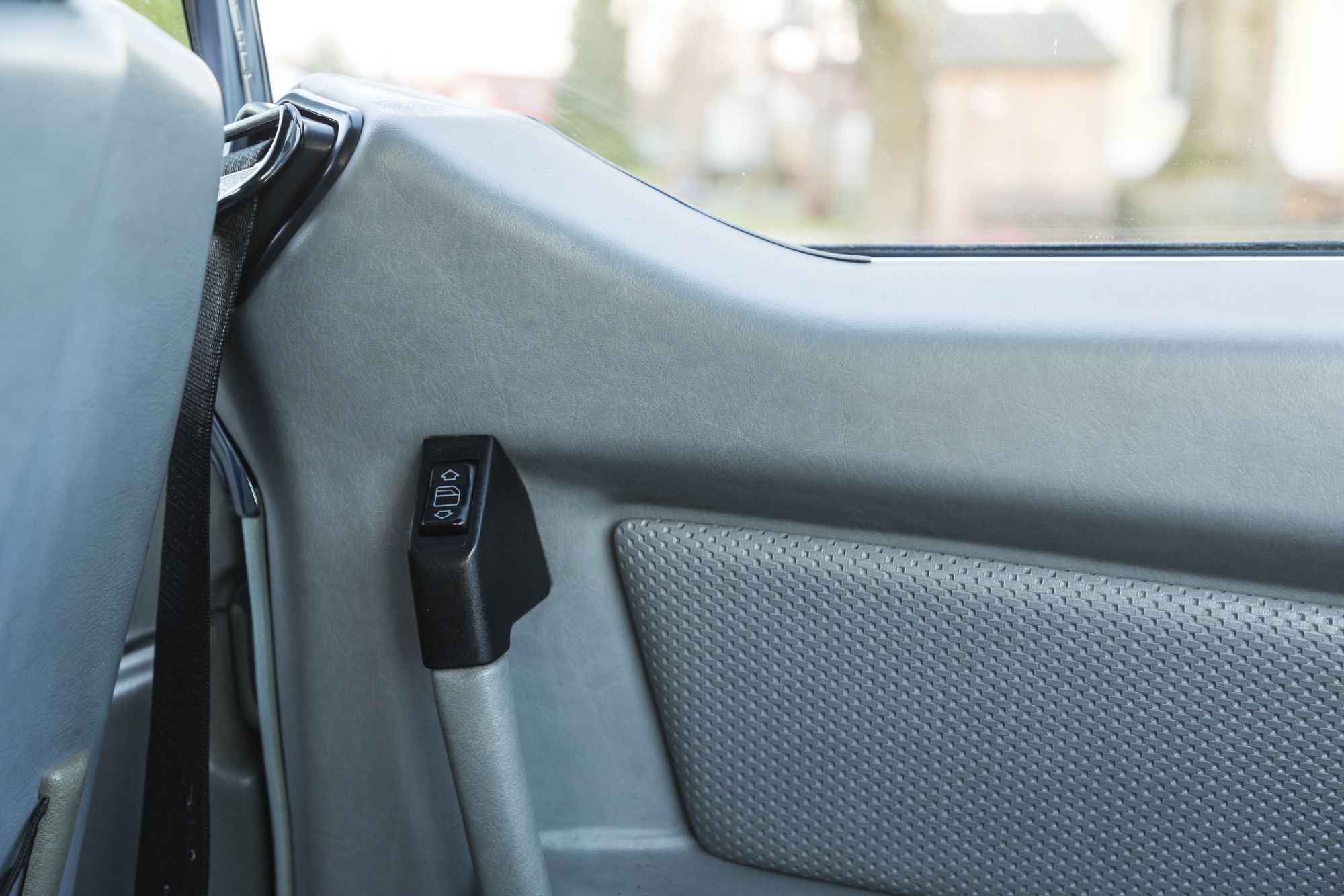 MB 560SEC Auctomobile_16