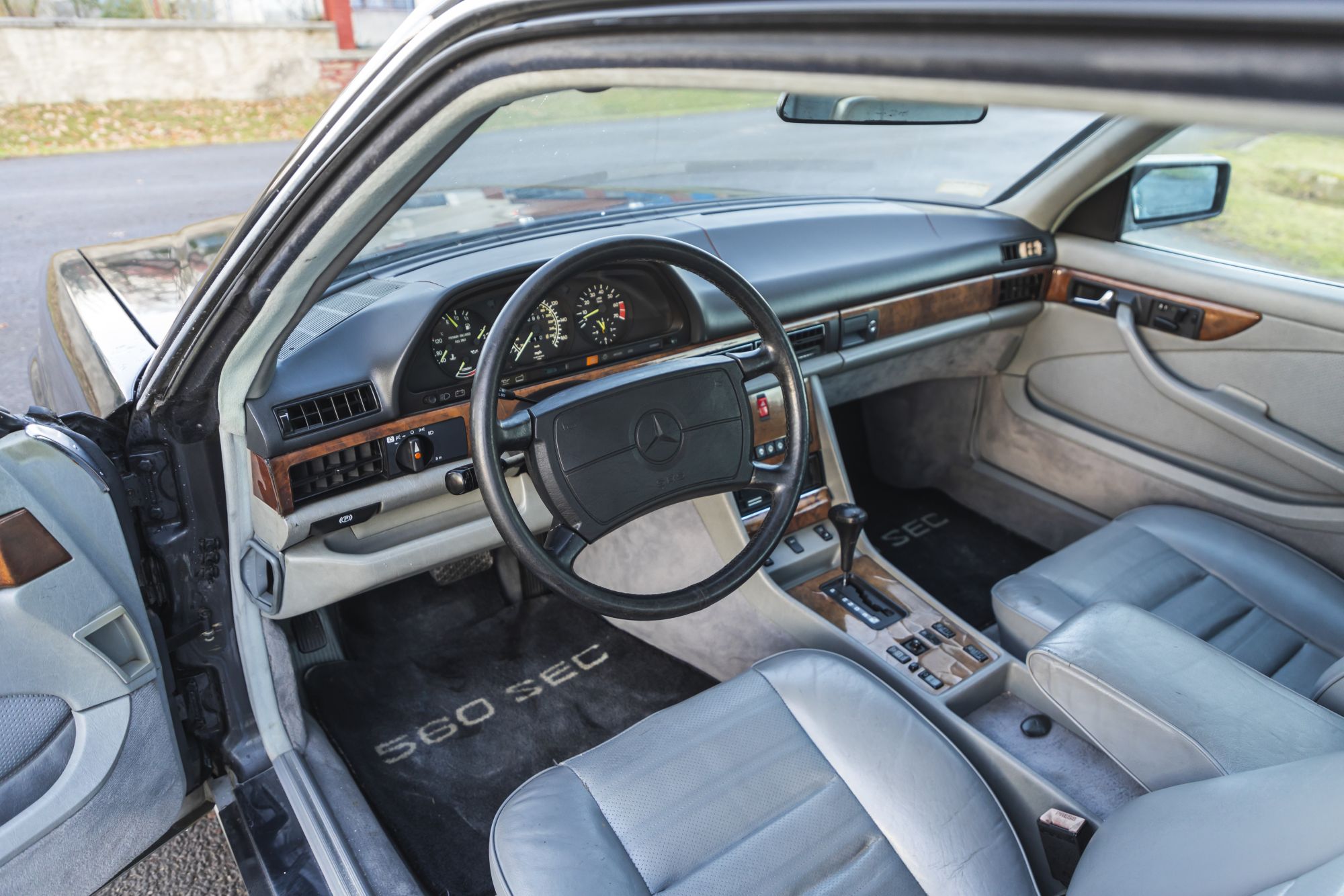 MB 560SEC Auctomobile_2