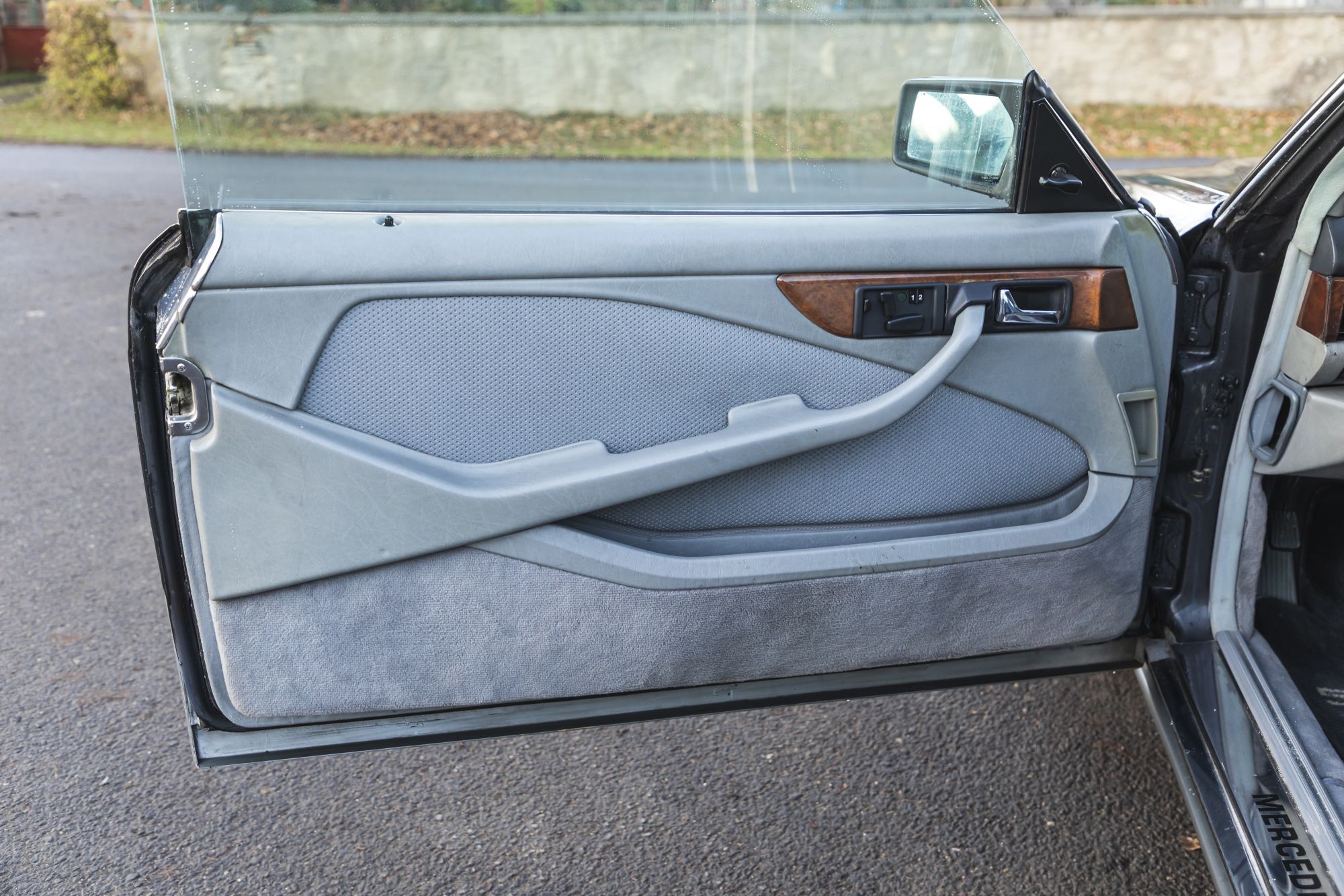 MB 560SEC Auctomobile