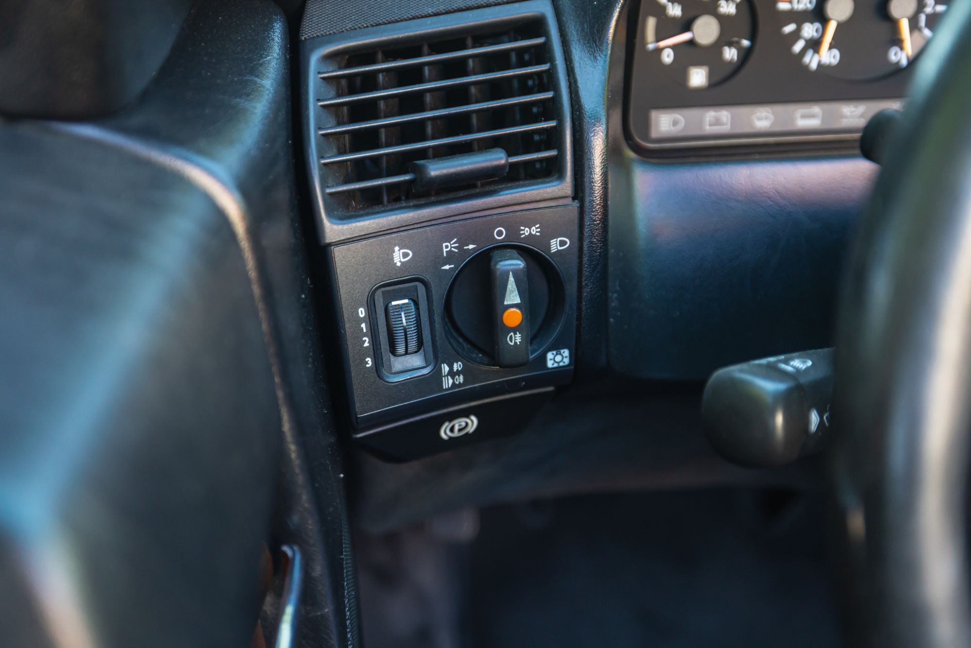 Mercedes 500SL_47.JPG