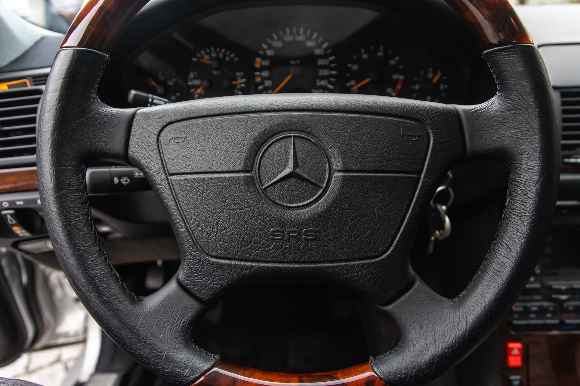 Mercedes Benz S600 W140_72