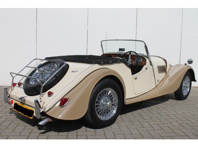 MorganPlusFour+4UitdefilmtheWaroftheRoses1989-org (1).JPG