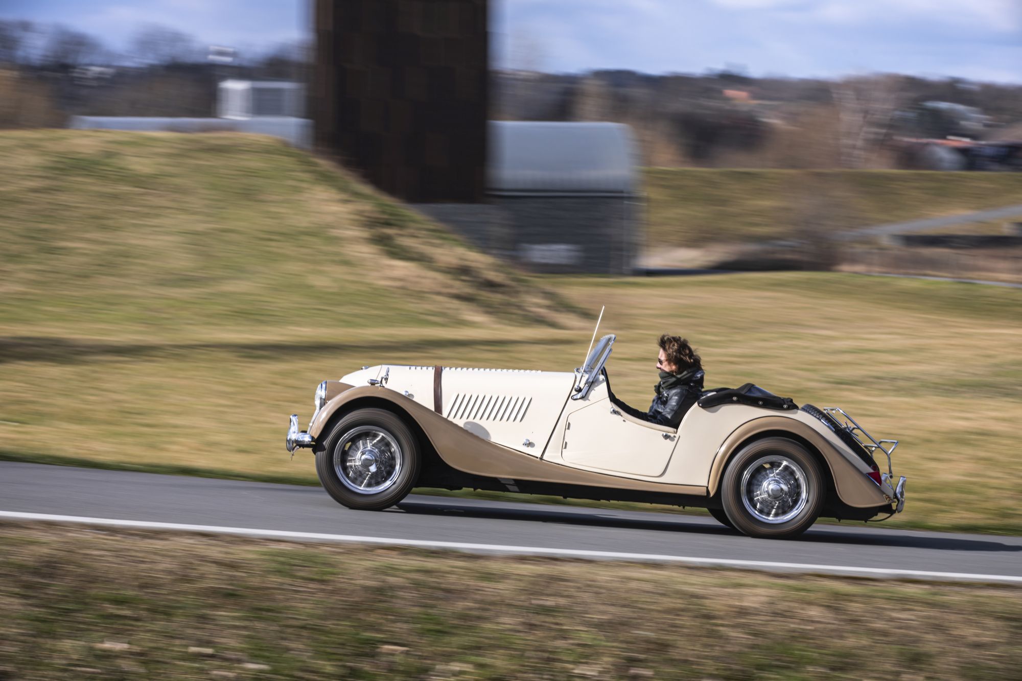 Morgen +4+ film auto_79