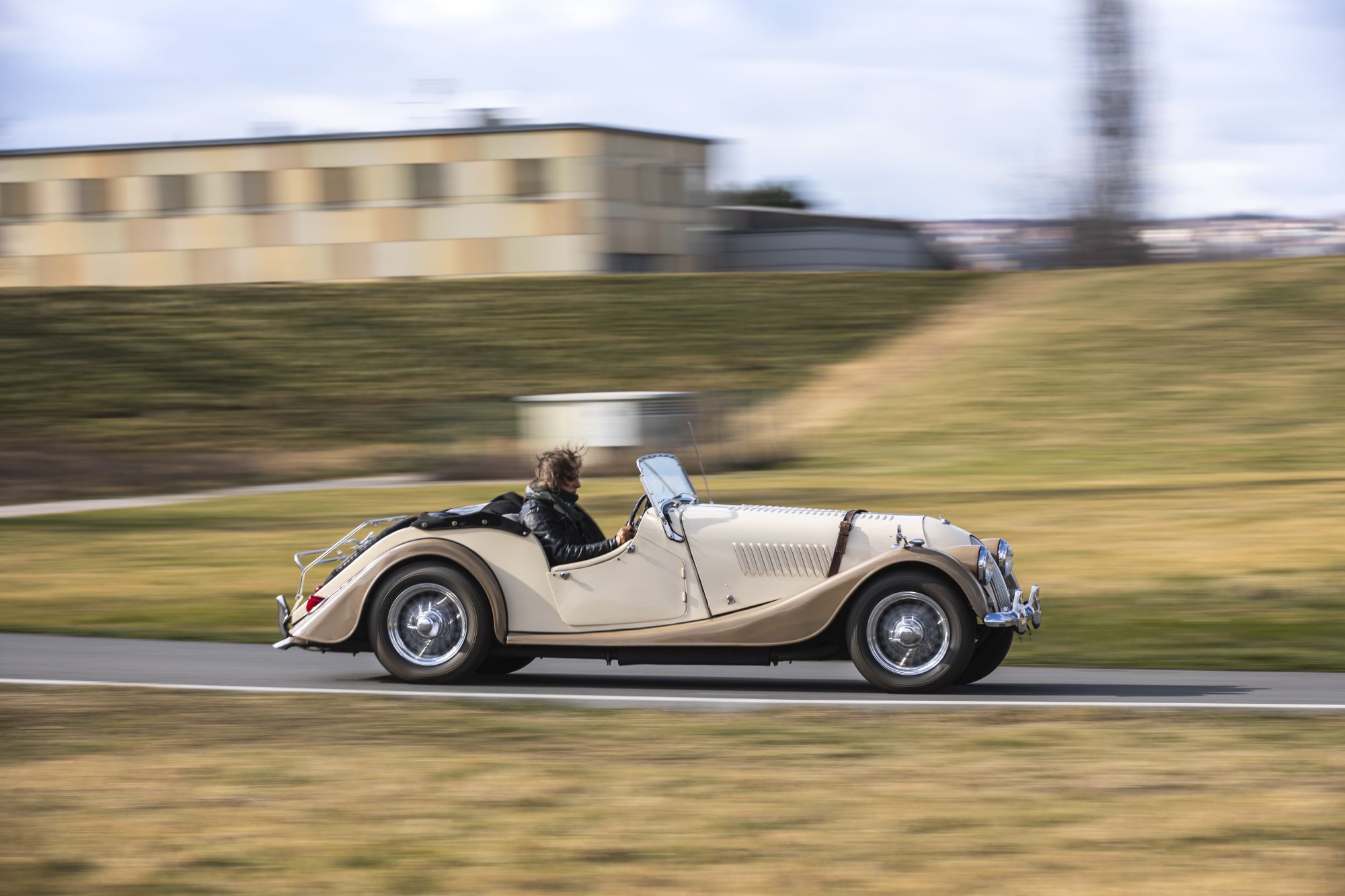 Morgen +4+ film auto_83