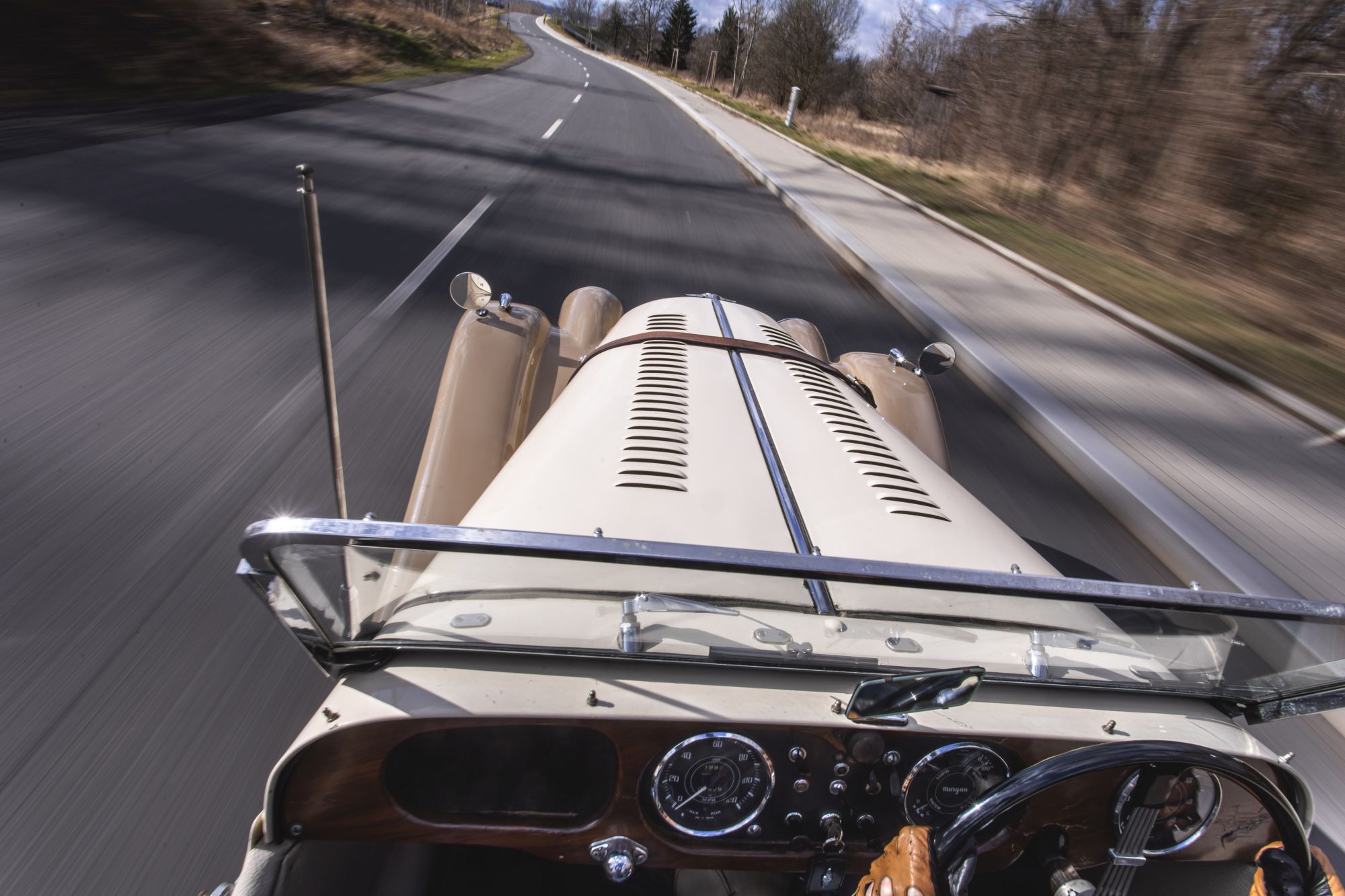 Morgen +4+ film auto_92