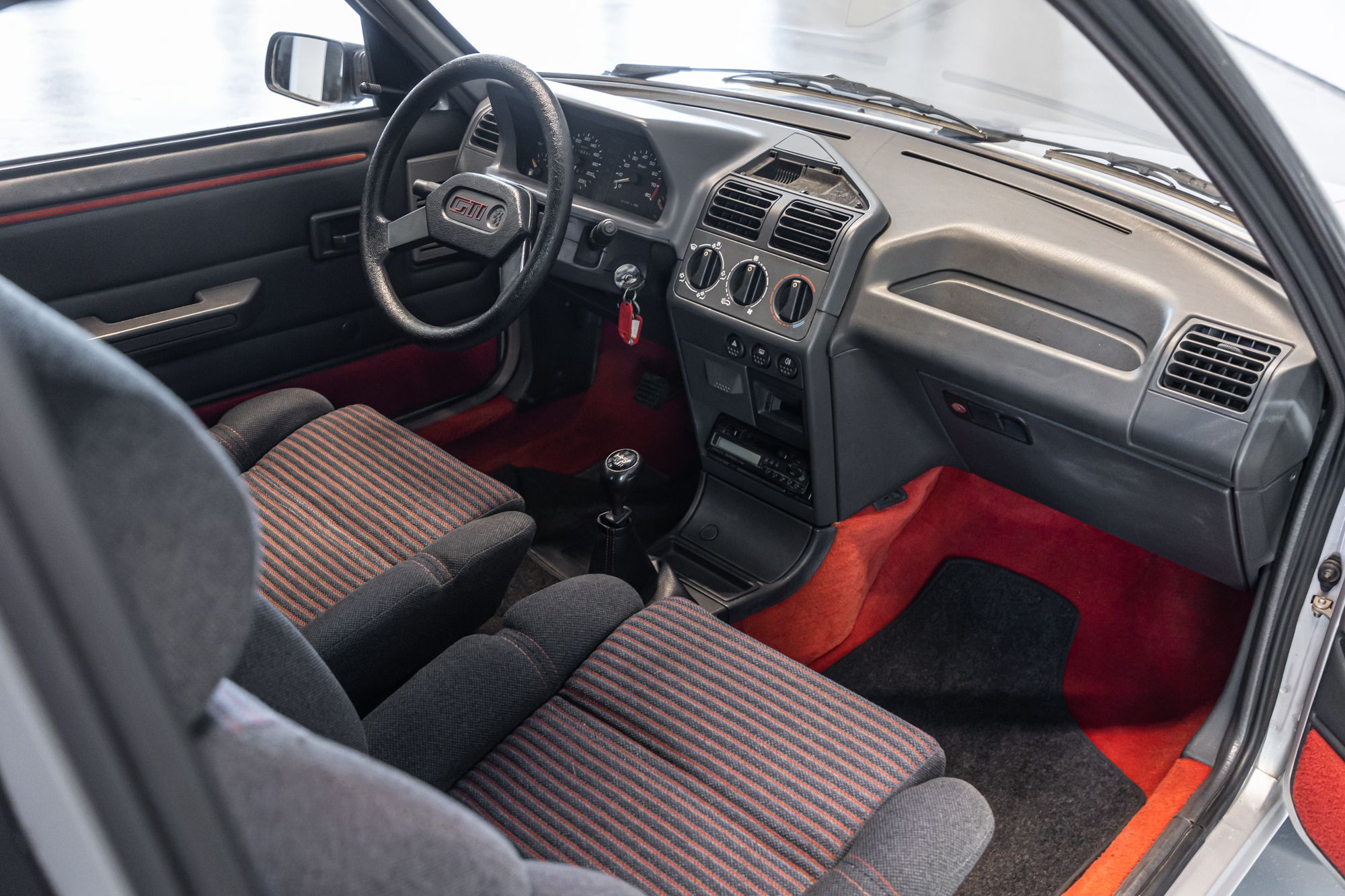 Peugeot 205 GTi_43.JPG