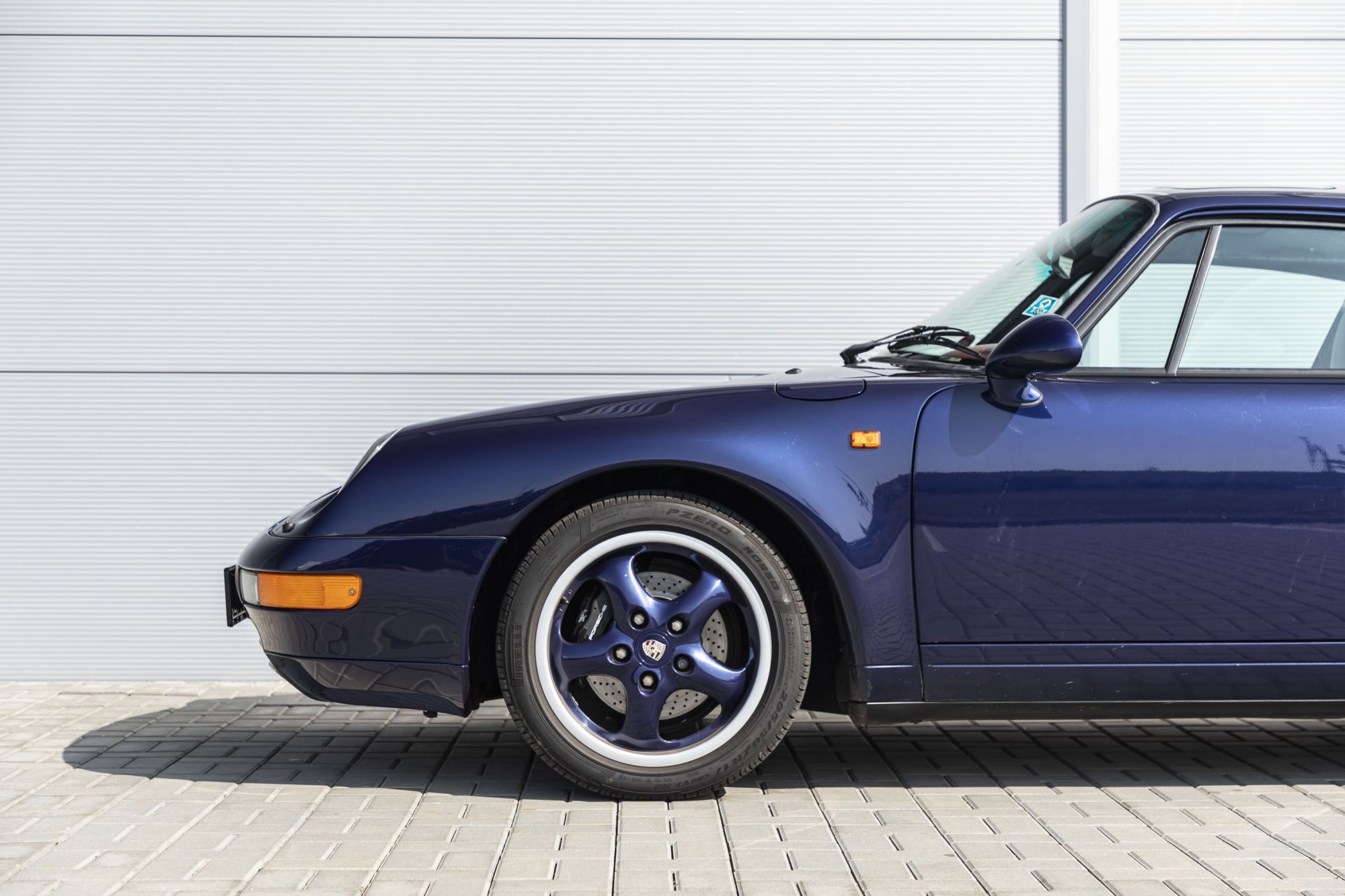 porsche-911-993-blue-2-auctomobile-12.jpg