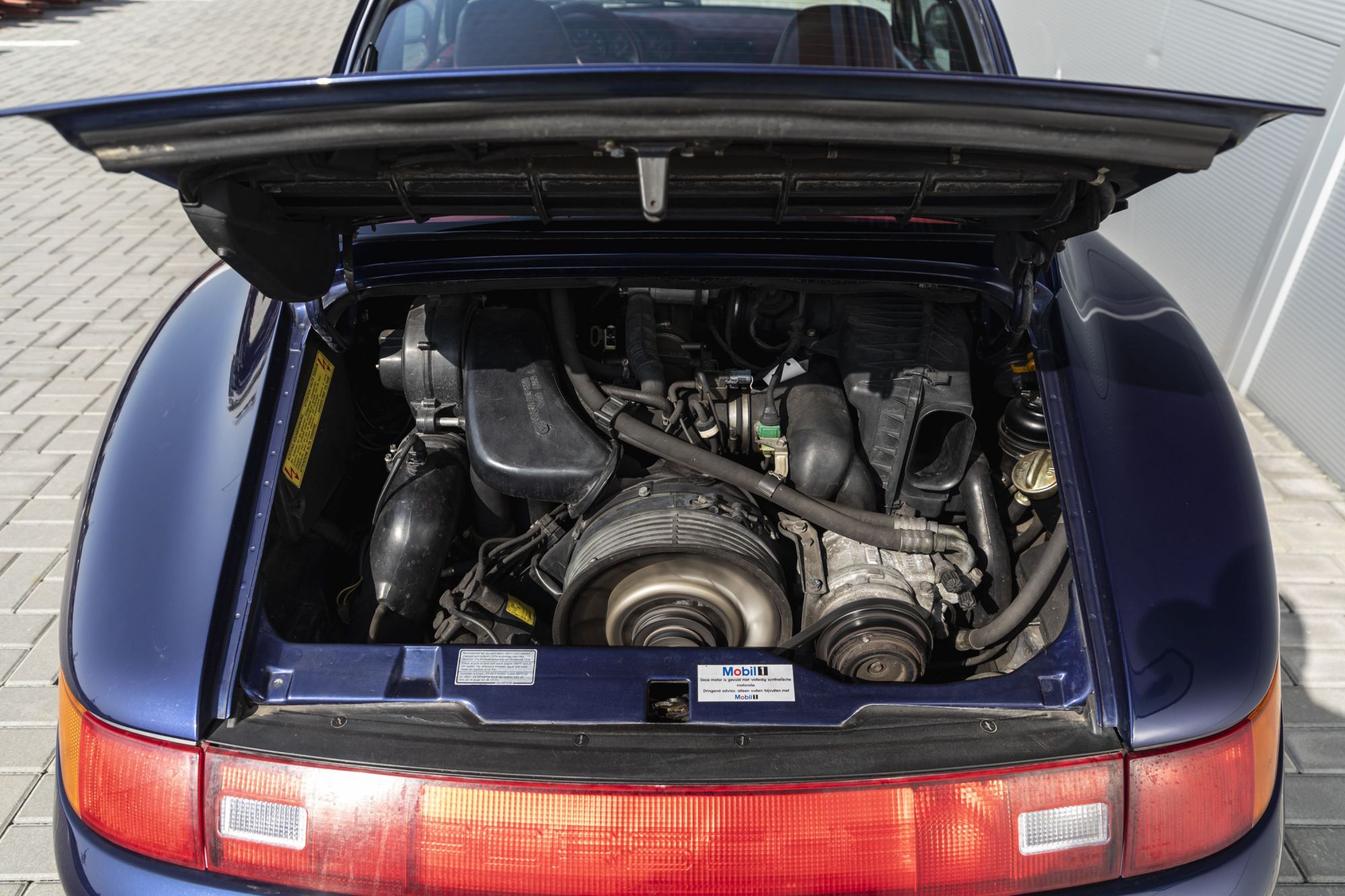 porsche-911-993-blue-2-auctomobile-19.jpg