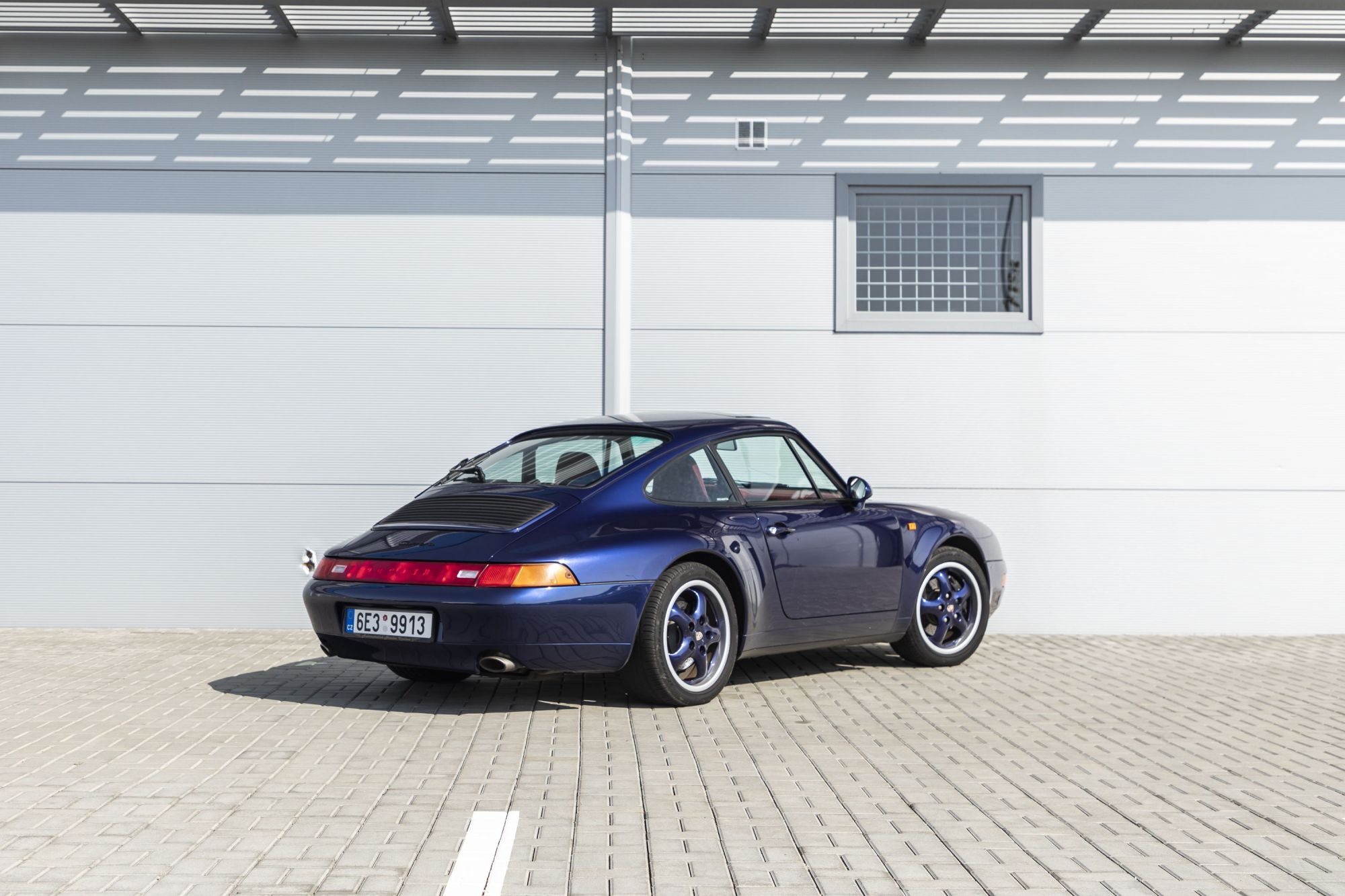 porsche-911-993-blue-2-auctomobile-37.jpg