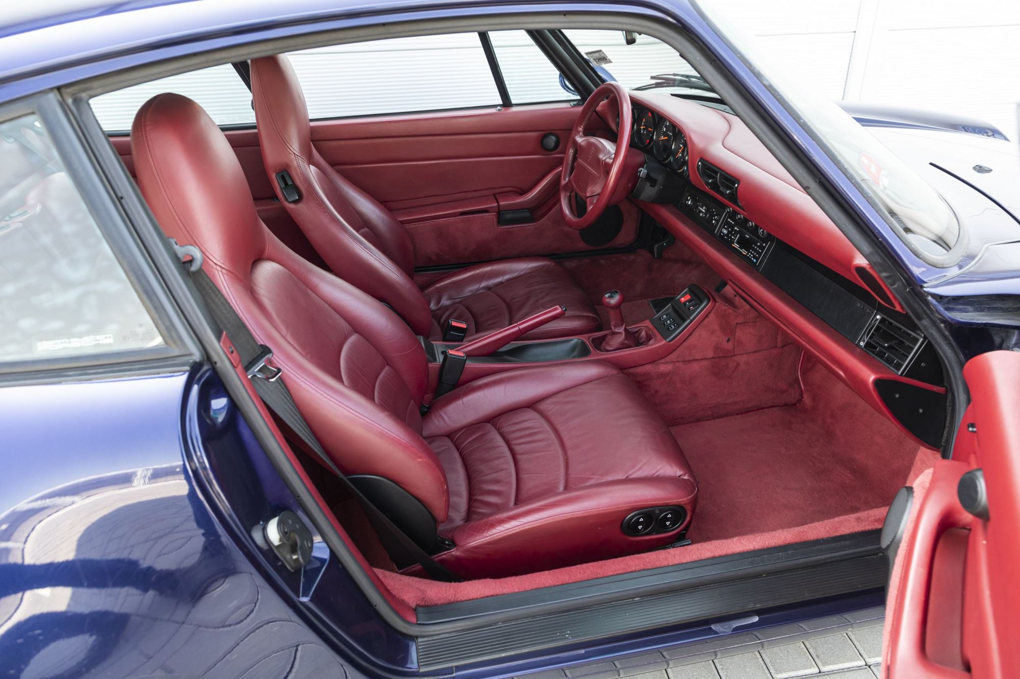 porsche-911-993-blue-2-auctomobile-41.jpg
