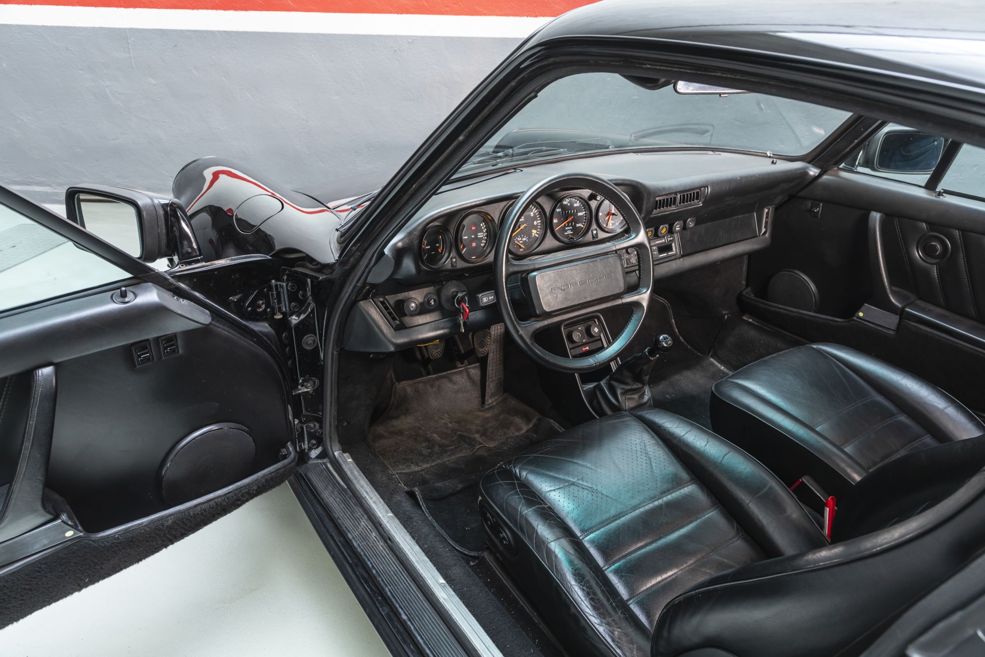 Porsche 930 Turbo black_19