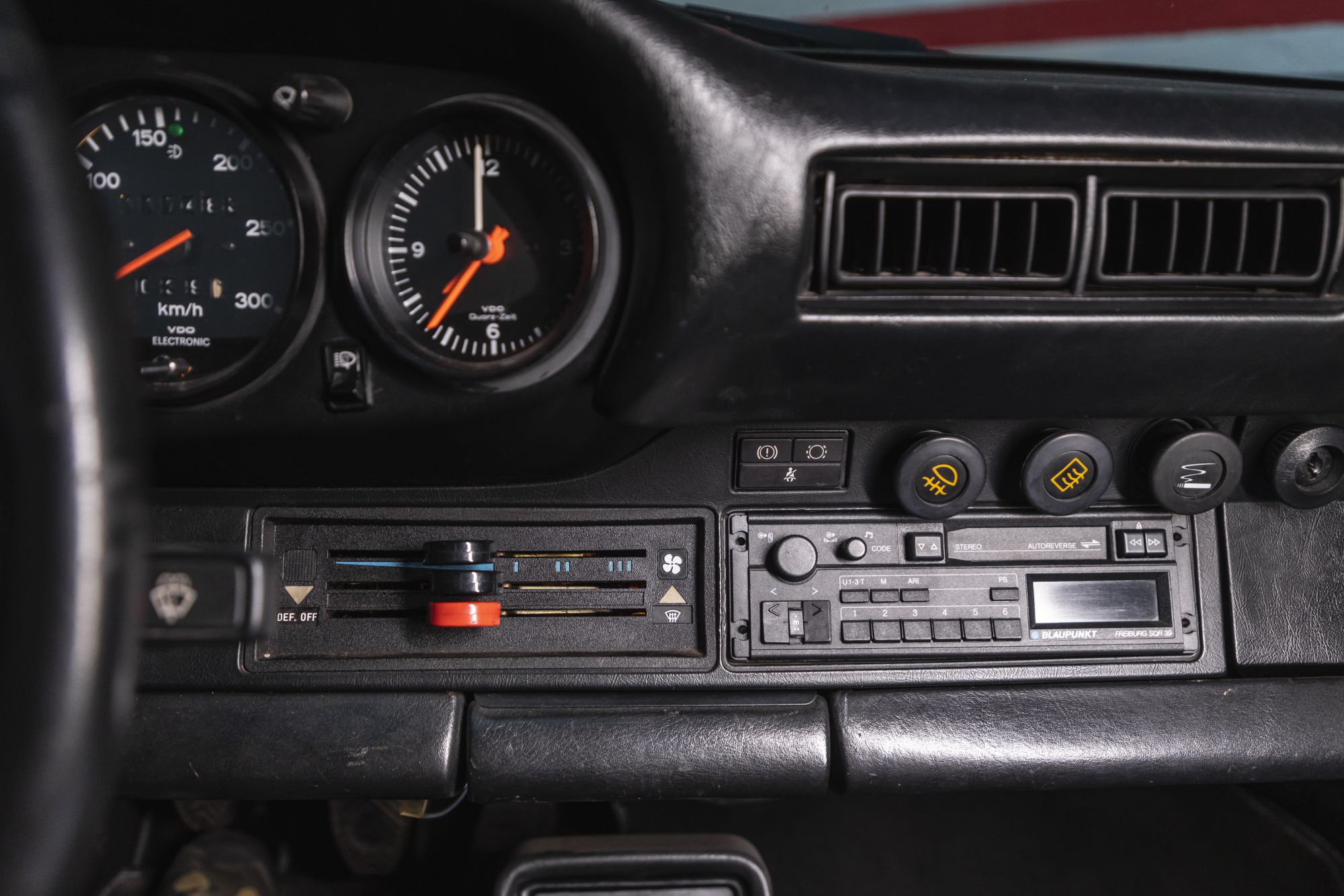 Porsche 930 Turbo black_25