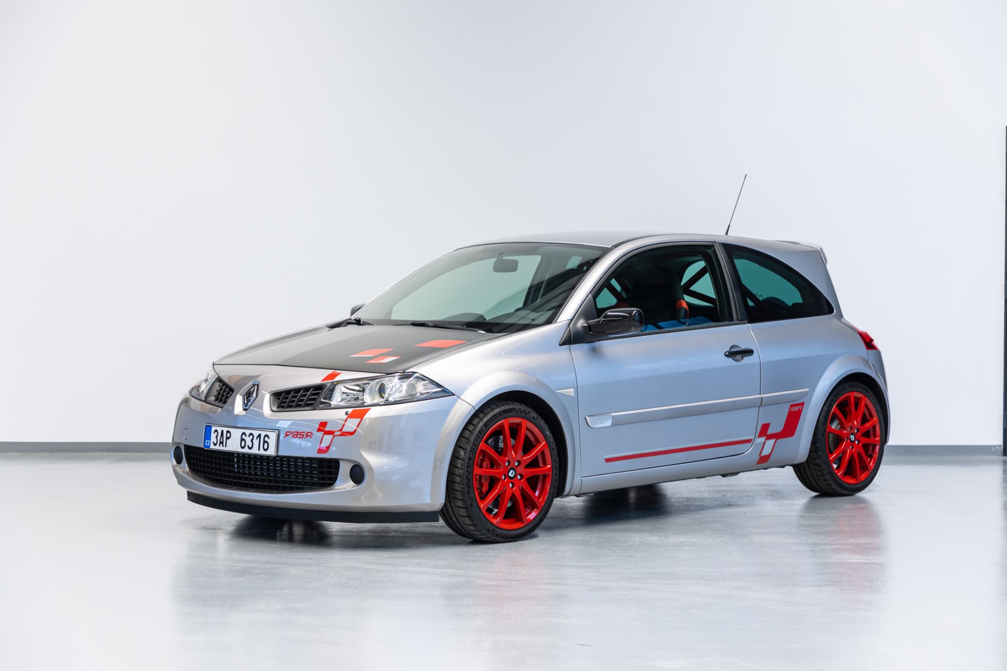 Renaul Megane R26R_2.JPG