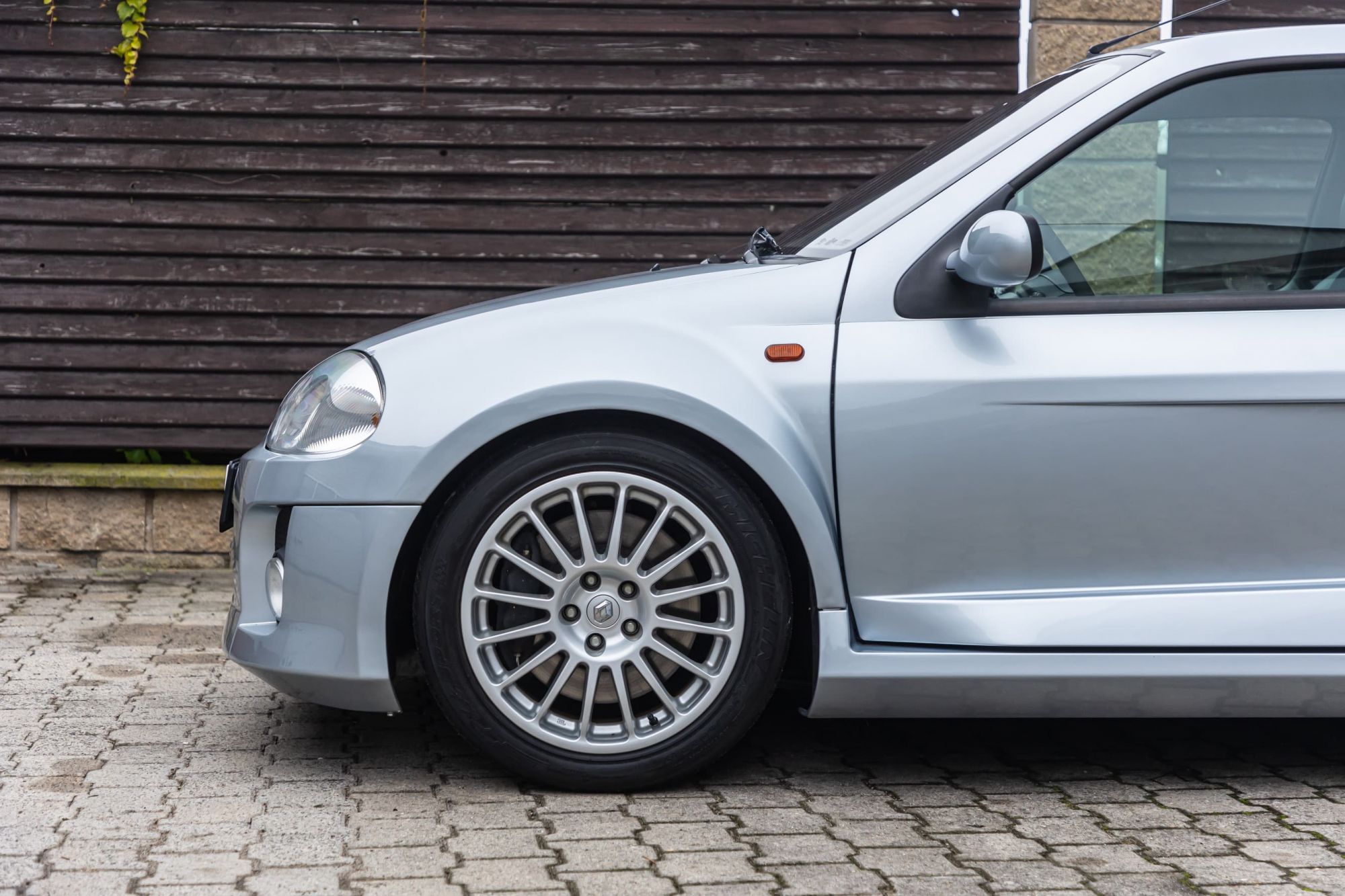 Renault Clio V6_81