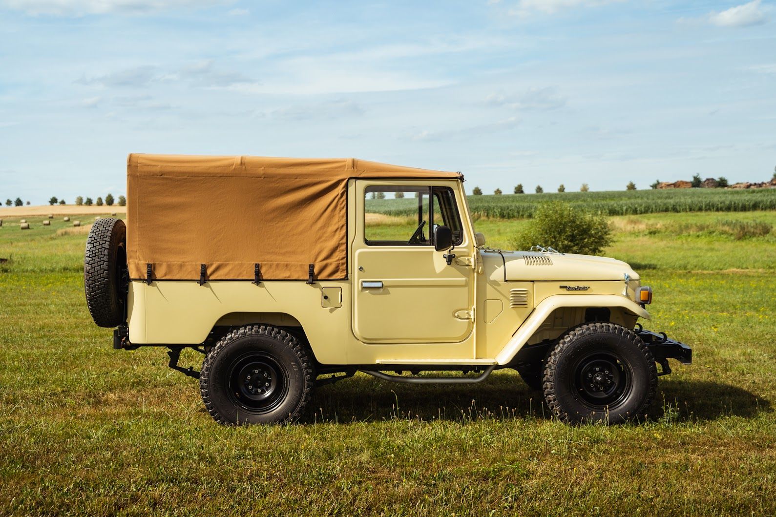 toyota-landcruiser-zluta-zmenseno-10-mexr