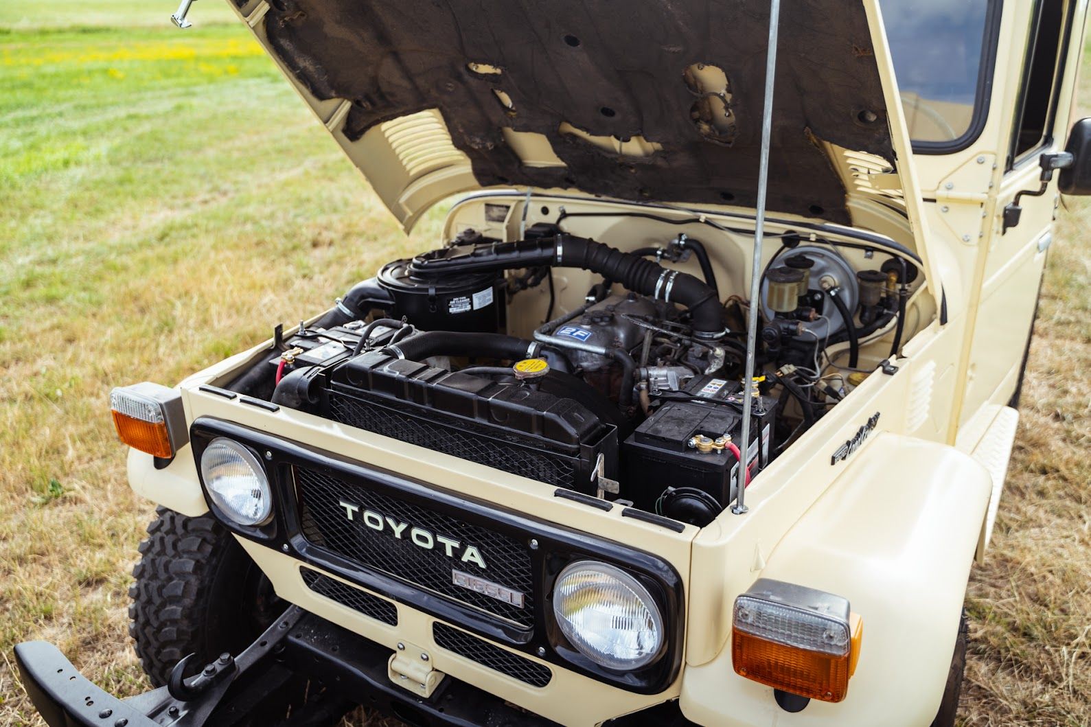 toyota-landcruiser-zluta-zmenseno-18-q7kt