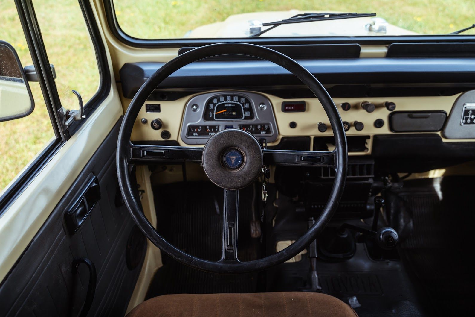 toyota-landcruiser-zluta-zmenseno-23-nrix