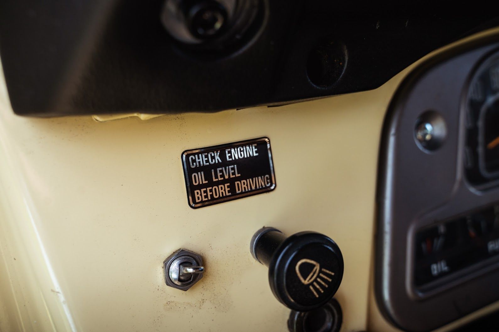 toyota-landcruiser-zluta-zmenseno-26-esol