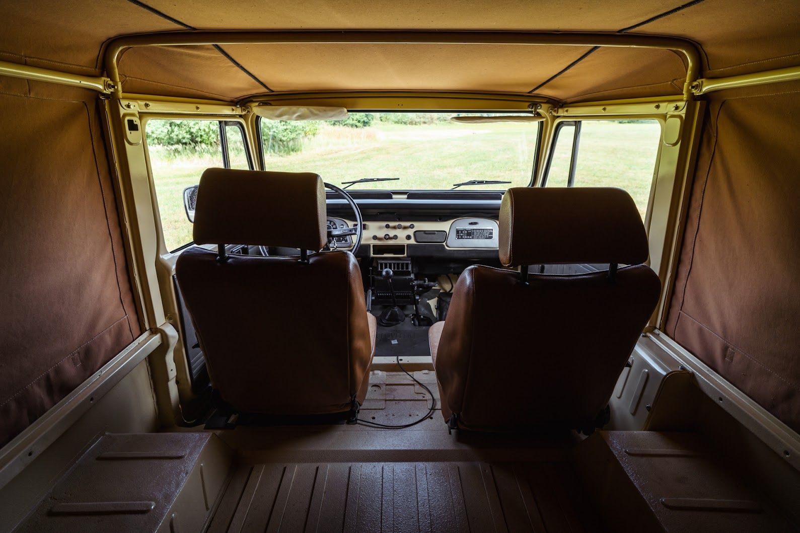 toyota-landcruiser-zluta-zmenseno-27-dbnu