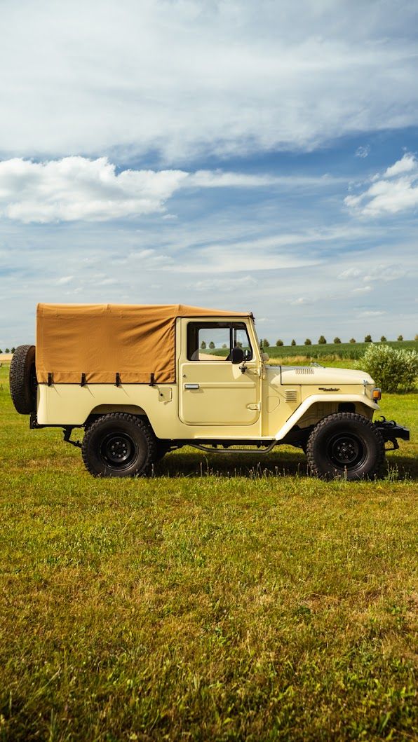 toyota-landcruiser-zluta-zmenseno-32-vertikalni-gmow