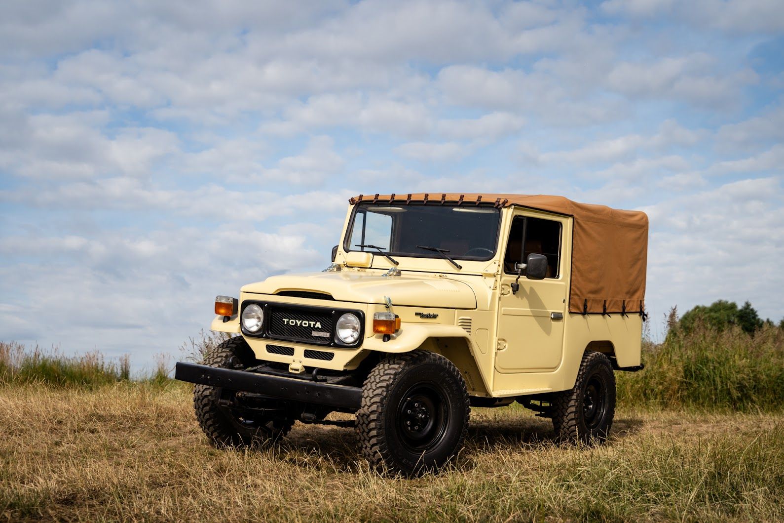 toyota-landcruiser-zluta-zmenseno-34-garazcz-1-x0pu