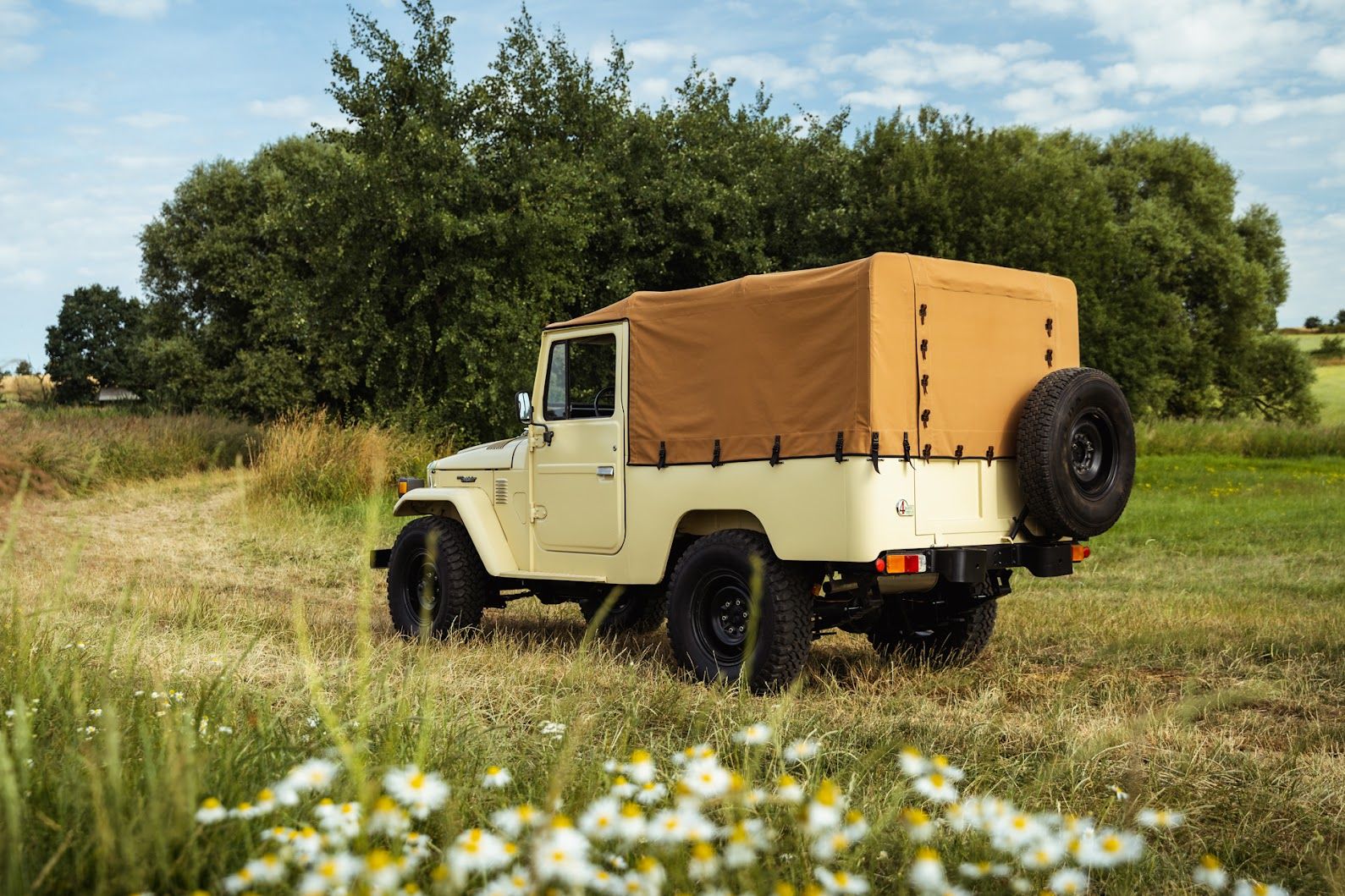 toyota-landcruiser-zluta-zmenseno-40-garazcz-8syb