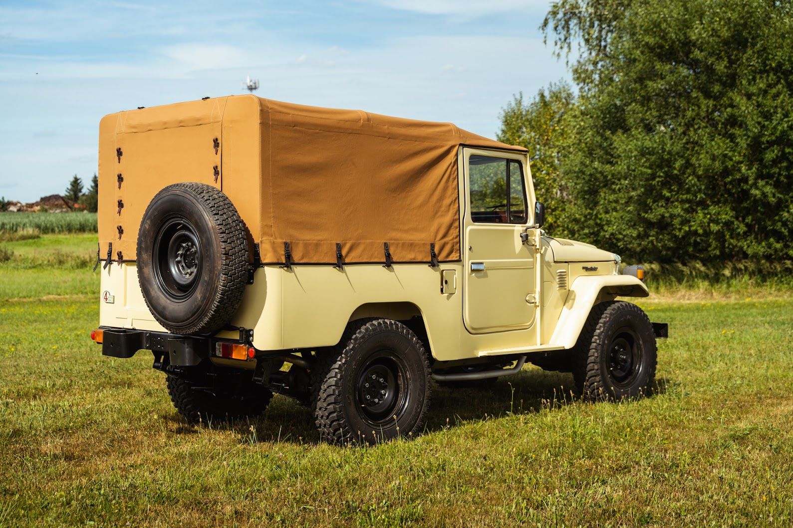 toyota-landcruiser-zluta-zmenseno-7-l66o