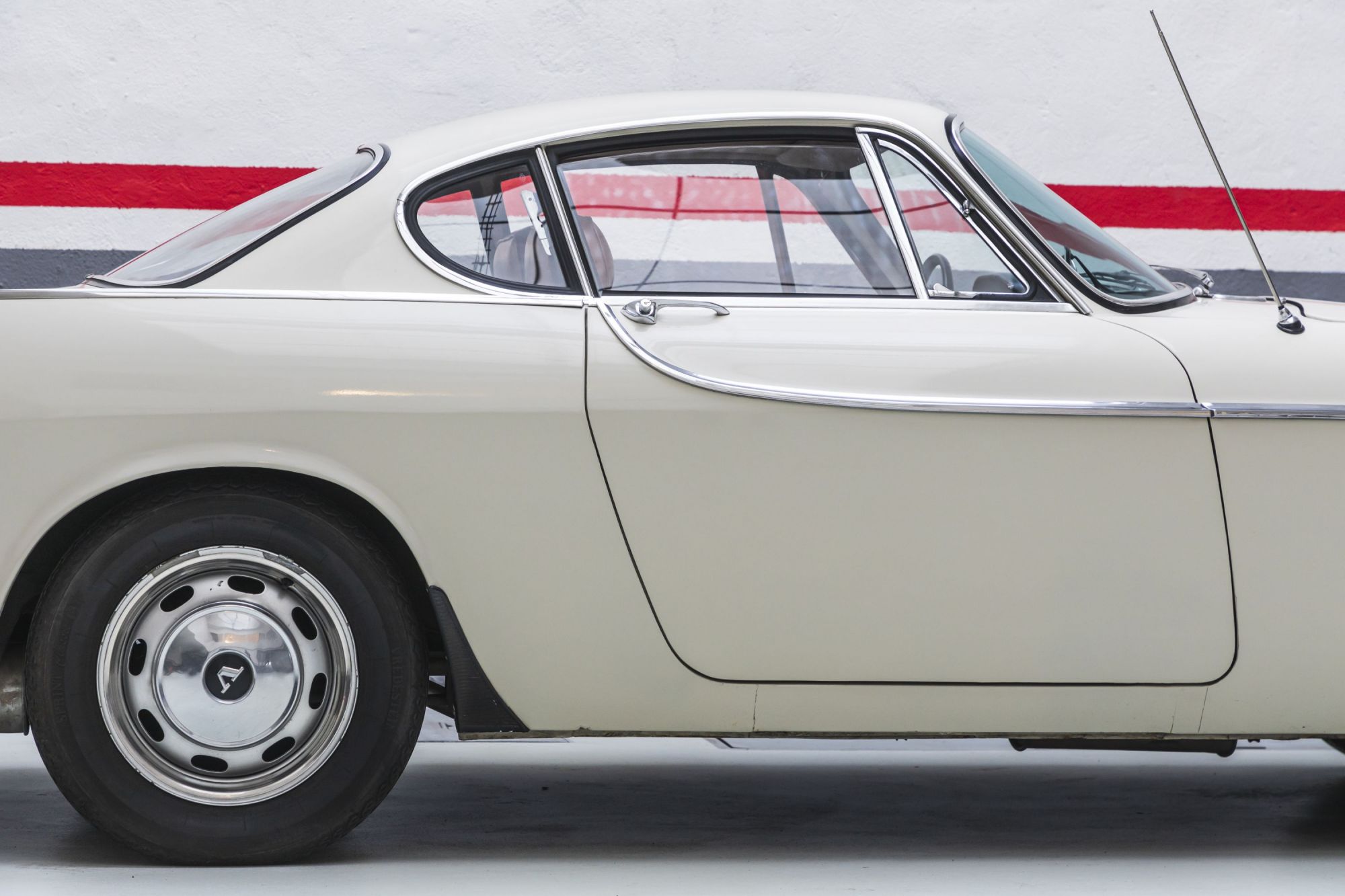 volvo-p1800-auctomobile-2.jpg